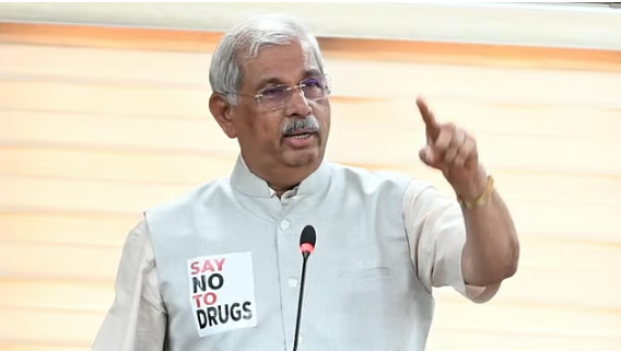 Kerala Governor Criticises anti-Savarkar Banner at Calicut University, CPI(M) Responds