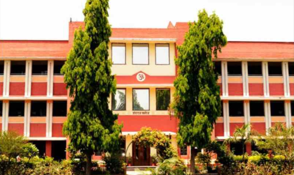 Ghost Teachers Join Ranking Race: Data Manipulation Cloud on Delhi's Hansraj College