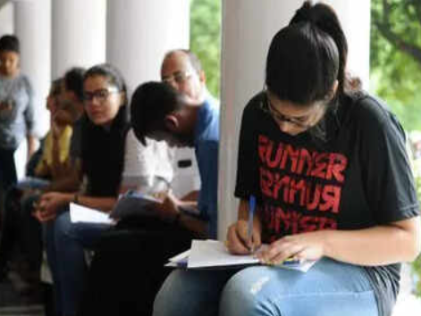 DU Hikes Fee for Second Time in Six Months; Colleges Worry