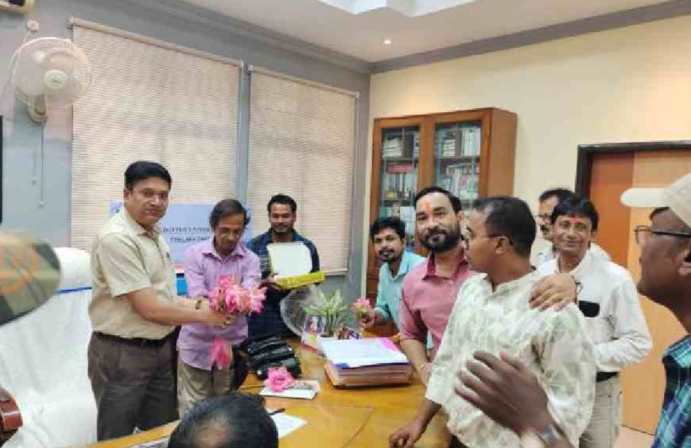 Lotus for VC, ‘Jai Shri Ram’ Flags Pop Up at JU, Staff Body Seeks ‘Naxal-Free’ Campus