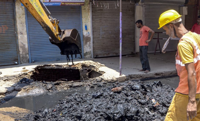 25 Students Fall into Drain Outside Kanpur BEd Entrance Exam Centre, Four Hurt