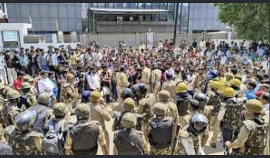 Noida Protests: U.P. STF ‘Picks Up’ 2 DU Students; 1 Released