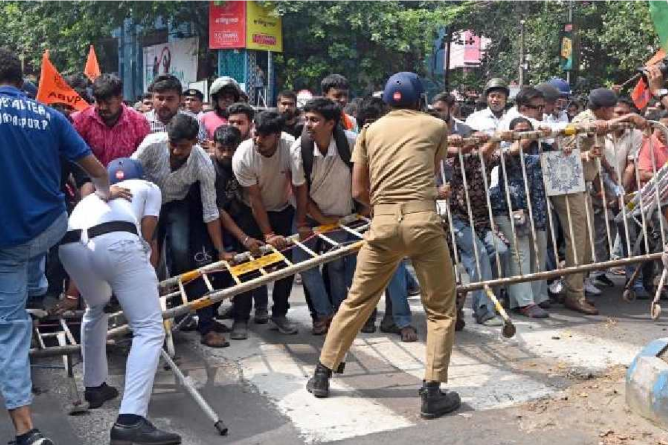 ‘Cockroach’ Hunt Ends in Jadavpur University ‘Surgical Strike’ to ‘Neutralise Dimaagi Naxals'