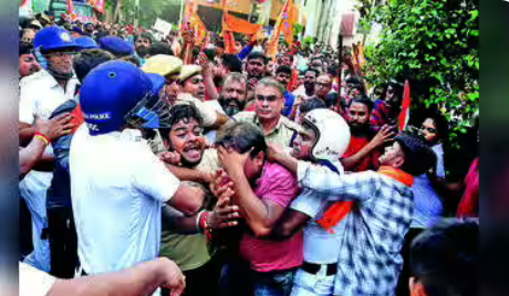 Right-Wing Protesters Revisit SRFTI, Clash with Cops