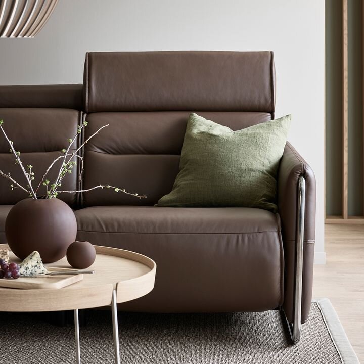 Stressless&reg; Emily has a modern, clean look with its sleek lines and streamlined silhouette. This beautiful sofa comes in a variety of fall colors and embodies the best of Nordic design, combining quality and comfort with a timeless aesthetic. The