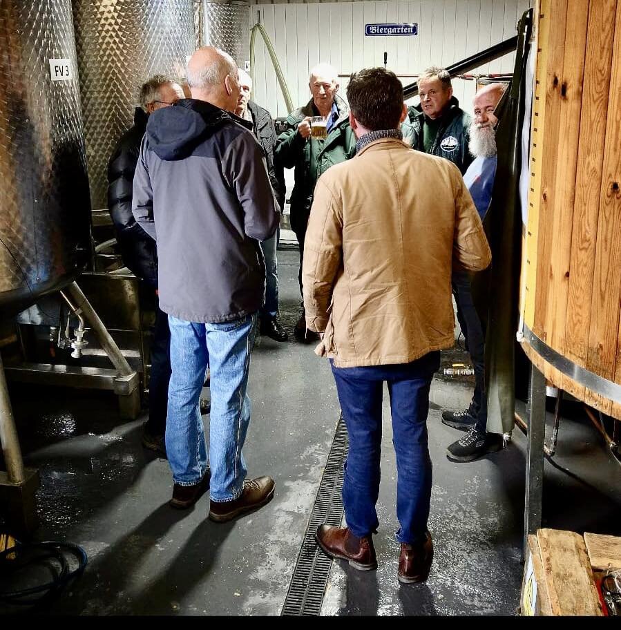 Great afternoon showing some of the @somersetcamra members and @theringofbellstaunton staff around the brewery! Empty barrels must be a good sign! 🍻 
#onthelevelbrewco #realale #wrantage #somersetlevels #somerset