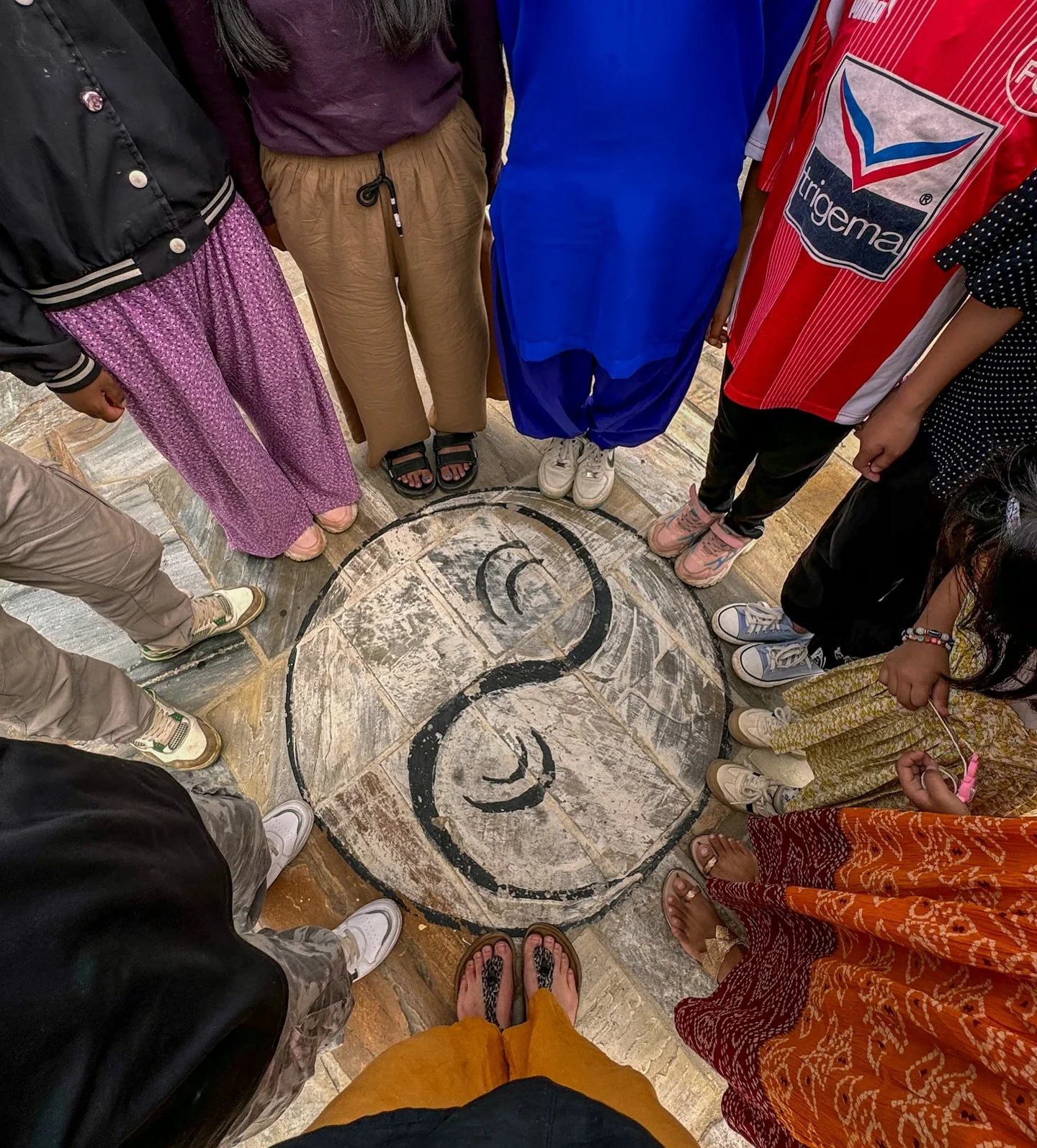 Was f&uuml;r einen Unterschied ein Jahr macht&hellip;

Letztes Jahr haben wir zusammen Kindertag gefeiert 🥹 Wir waren tibetisch essen, haben im Park gespielt, das Shechen Kloster besucht 🪷 und abends gab es nach der Thukpa (tibetische Suppe aus Meh