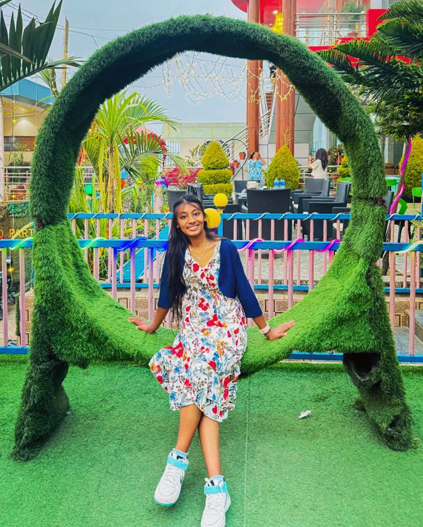 In Deutschland Lebkuchen. In Nepal Yomari.

Der Name ist Programm: &bdquo;Ya&ldquo; = m&ouml;gen. &bdquo;Mari&ldquo; = Brot. Brot, das man mag. Drau&szlig;en K&auml;lte, drinnen Dampf: Der Reismehlteig wird mit Chaku gef&uuml;llt &ndash; s&uuml;&szli