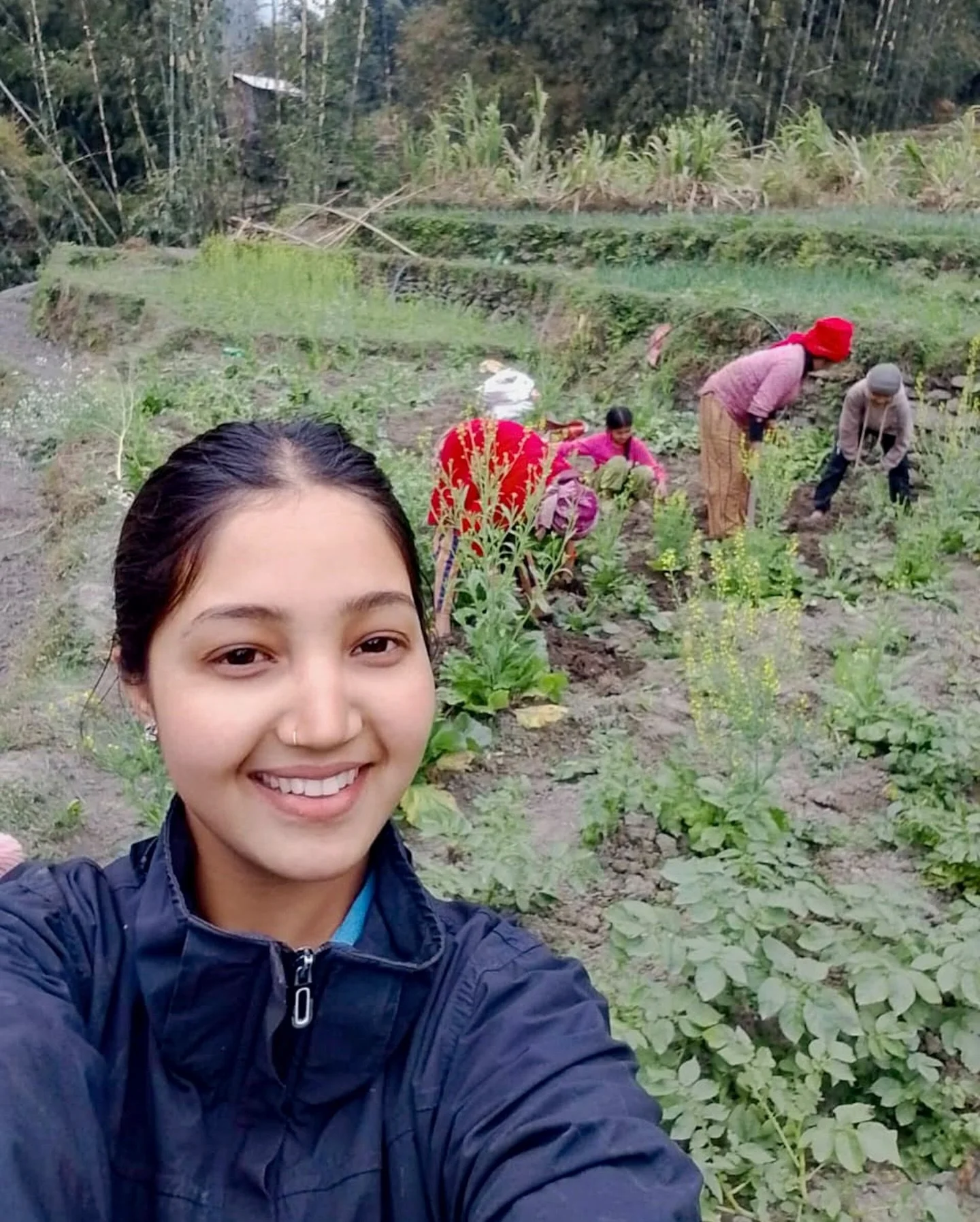 Der internationale Frauentag ist kein Feiertag, er ist ein Auftrag.

Das ist Niruta. Auf den Bildern seht ihr sie mit ihrer Familie bei der Kartoffelernte in Diktel, Nepal. 

Niruta unterst&uuml;tzt nicht nur ihre Familie, sie arbeitet auch auf eine 