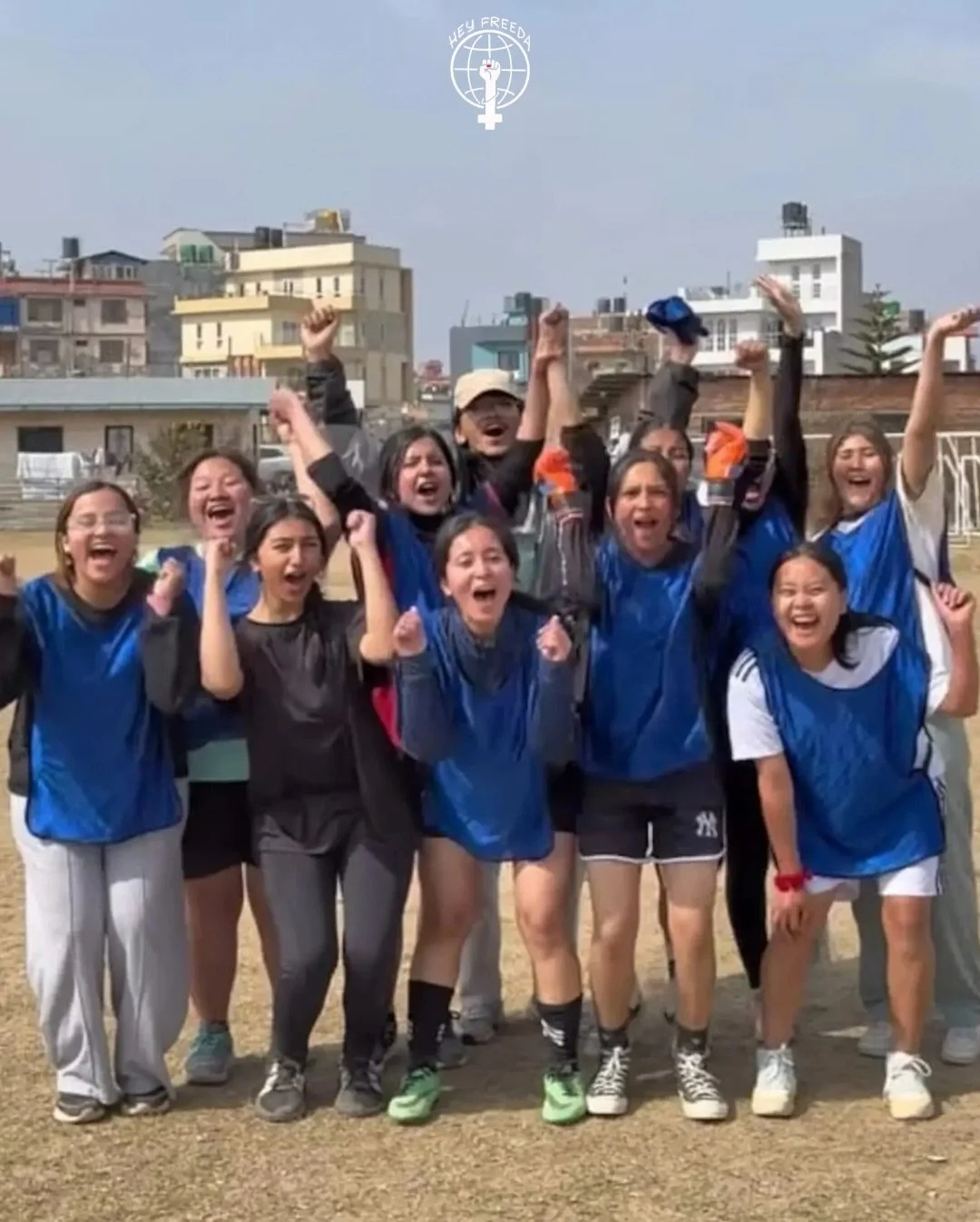 &bdquo;Wenn auch nur ein M&auml;dchen denkt: Wenn sie das kann, kann ich das auch &ndash; dann hat es sich gelohnt.&ldquo;

Das schreibt Ashita &uuml;ber ihren MMA-Traum. 🥊

Heute spielt sie Fu&szlig;ball mit ihrem Team Kaleshi.
Ihr eigentliches Zie