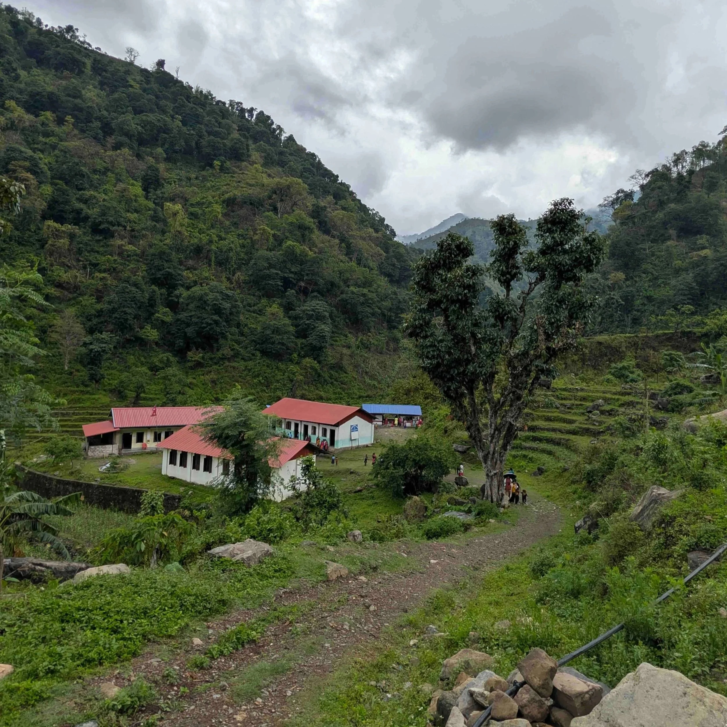 Chepang in Nepal: Drei Stunden Schulweg, jeden Tag