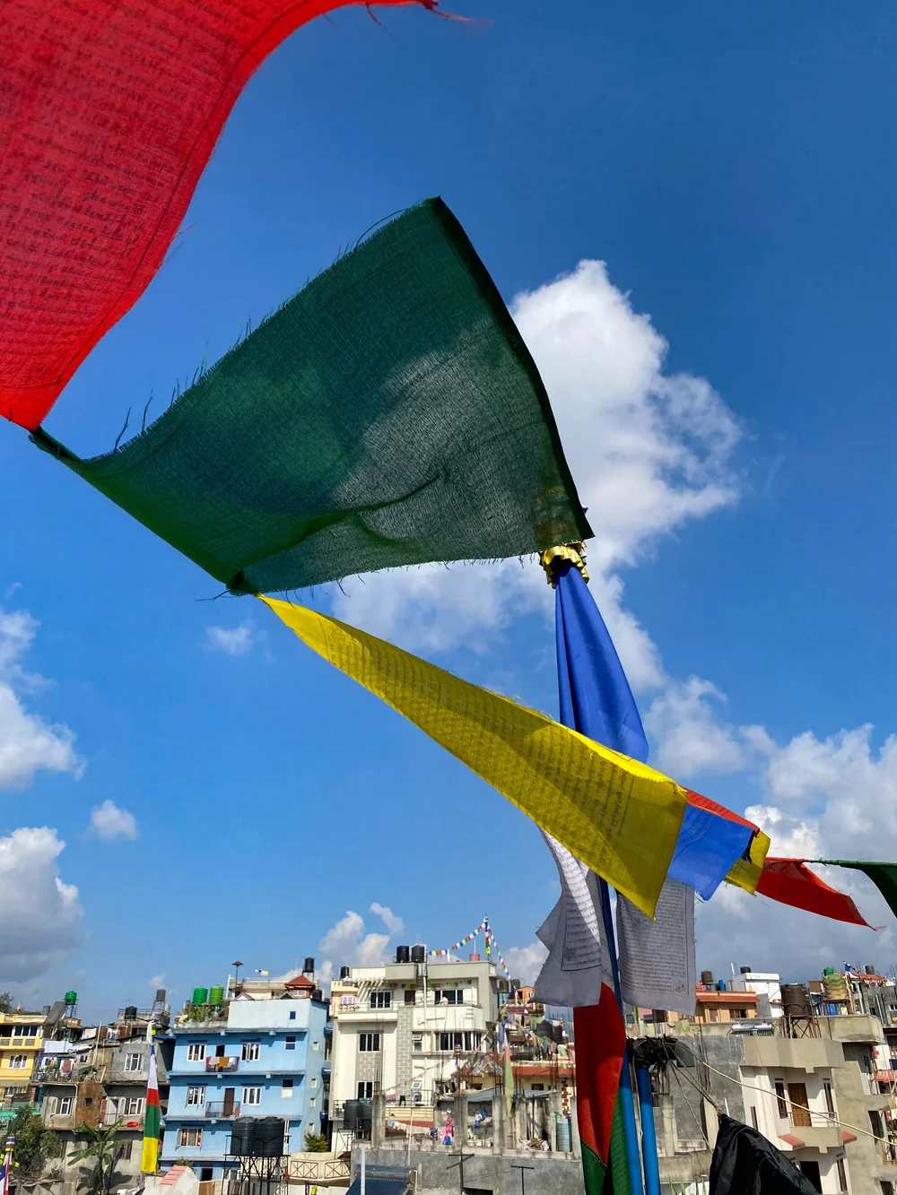  Gebetsflaggen im Wind. 