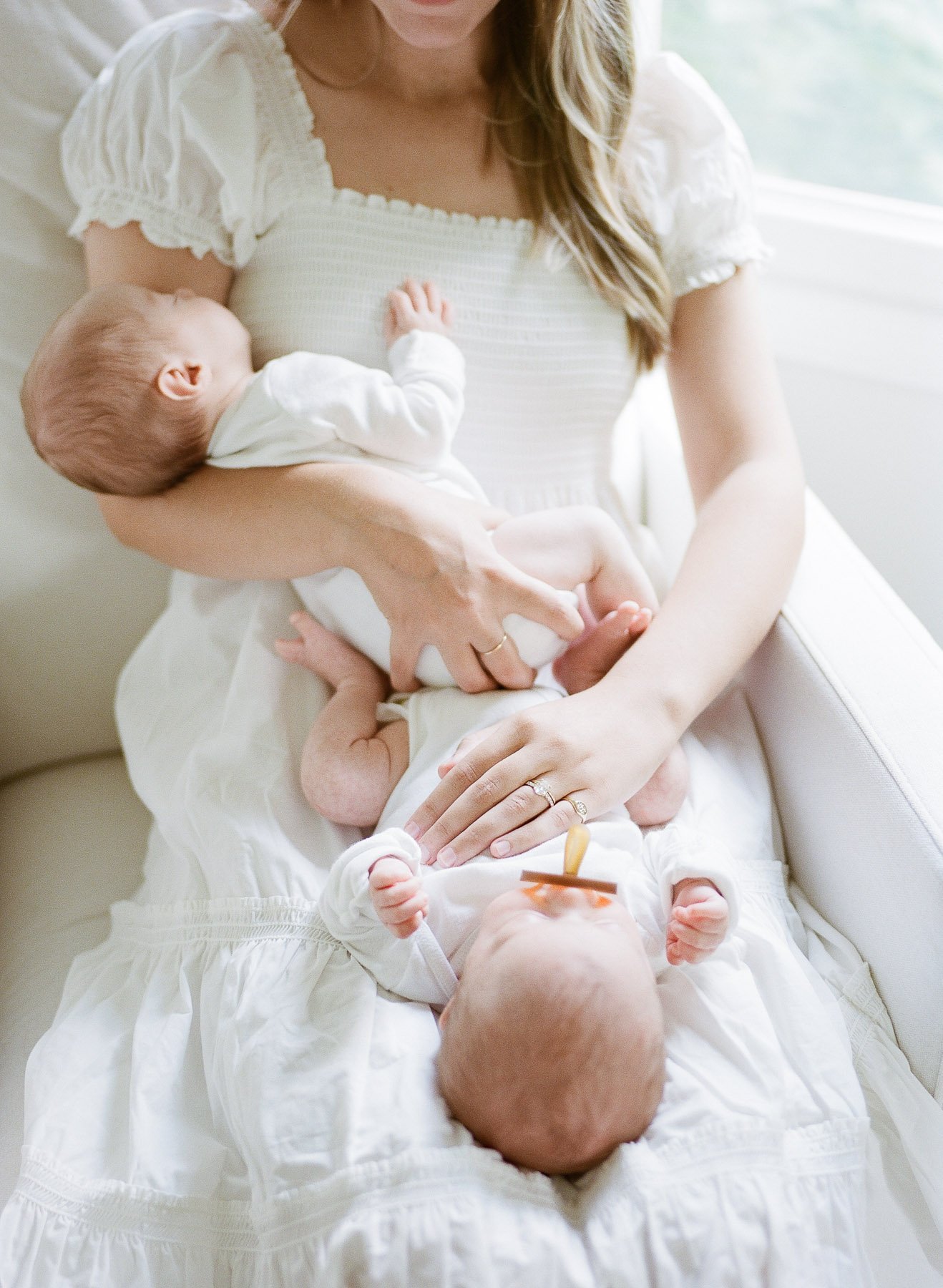 New york twin newborn and family photographer
