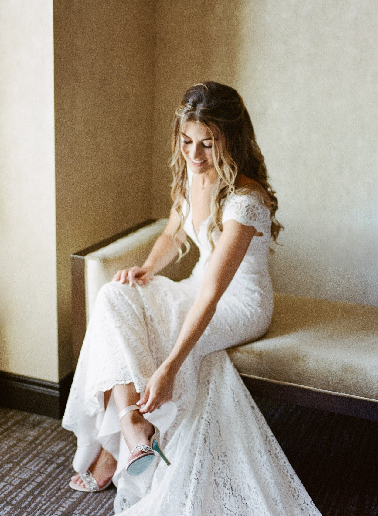 Bride putting on shoes in Saratoga Springs NY