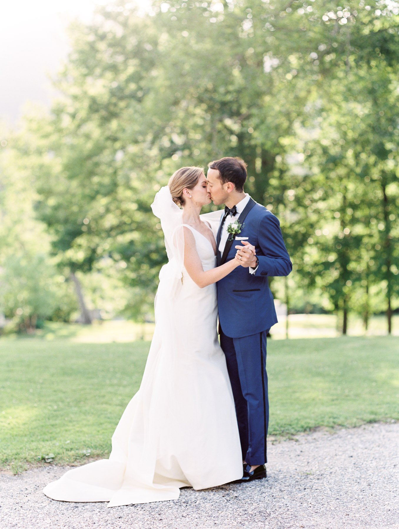 Manchester Vermont Wedding Bride and Groom Kissing
