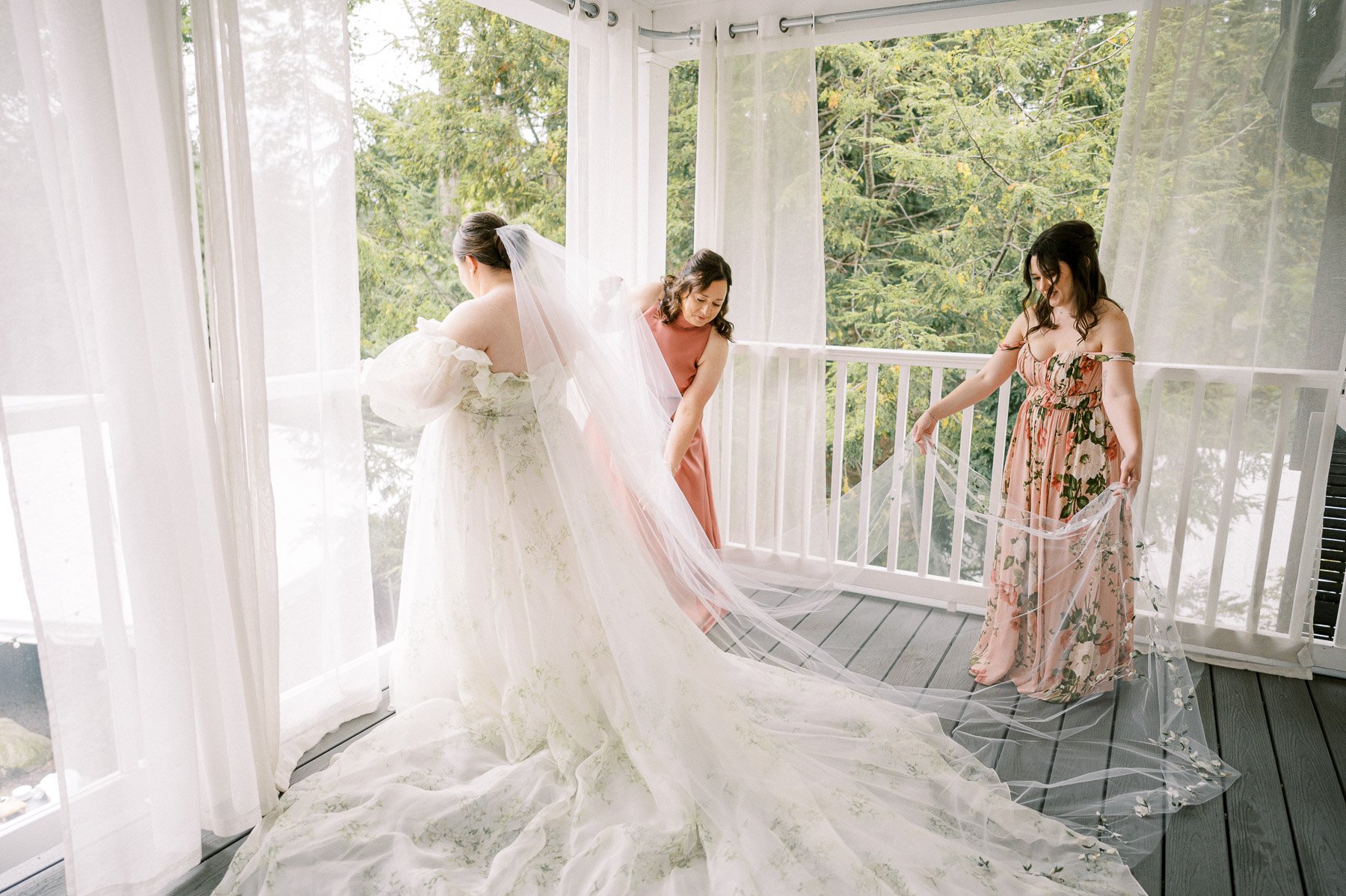 Chateau on the Lake Wedding by Michelle Lange Photography-14.jpg