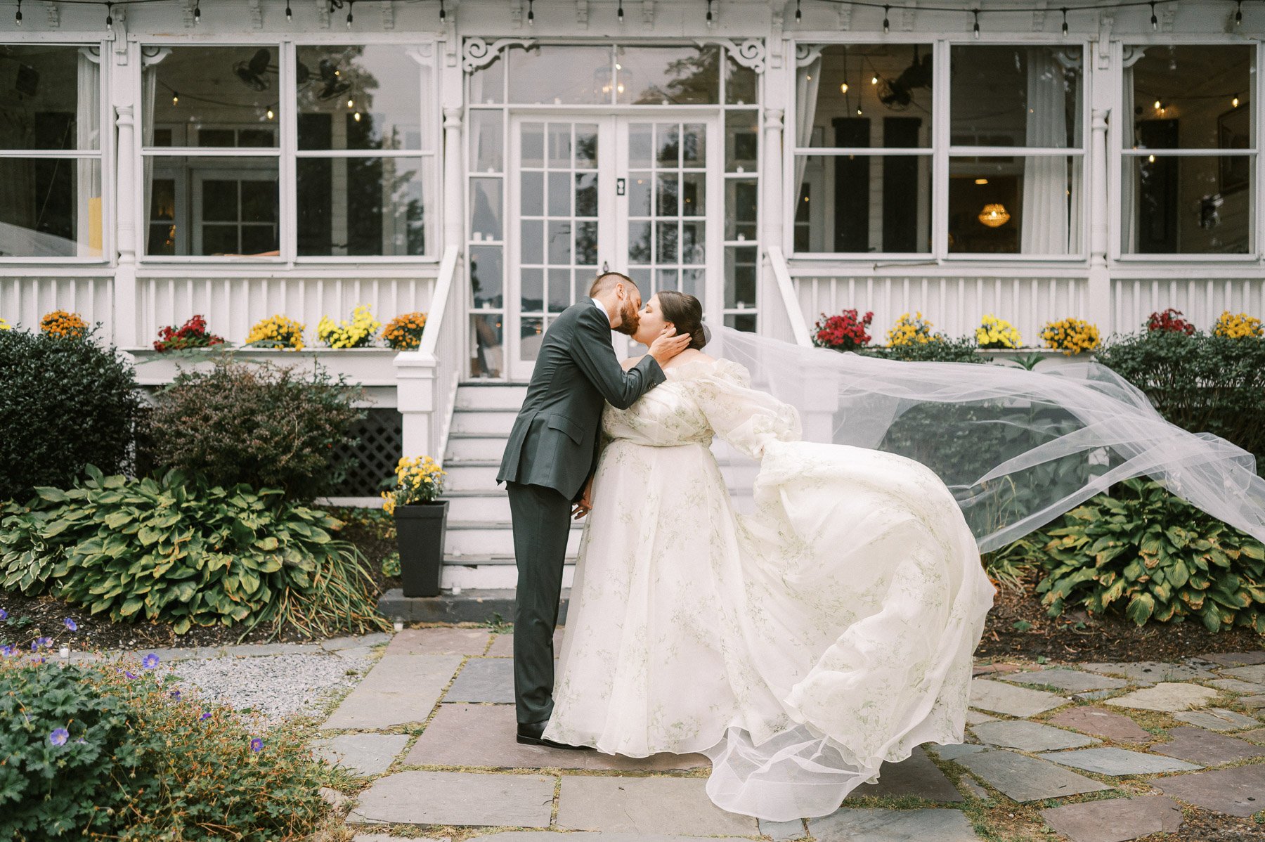 Chateau on the Lake Wedding by Michelle Lange Photography-27.jpg