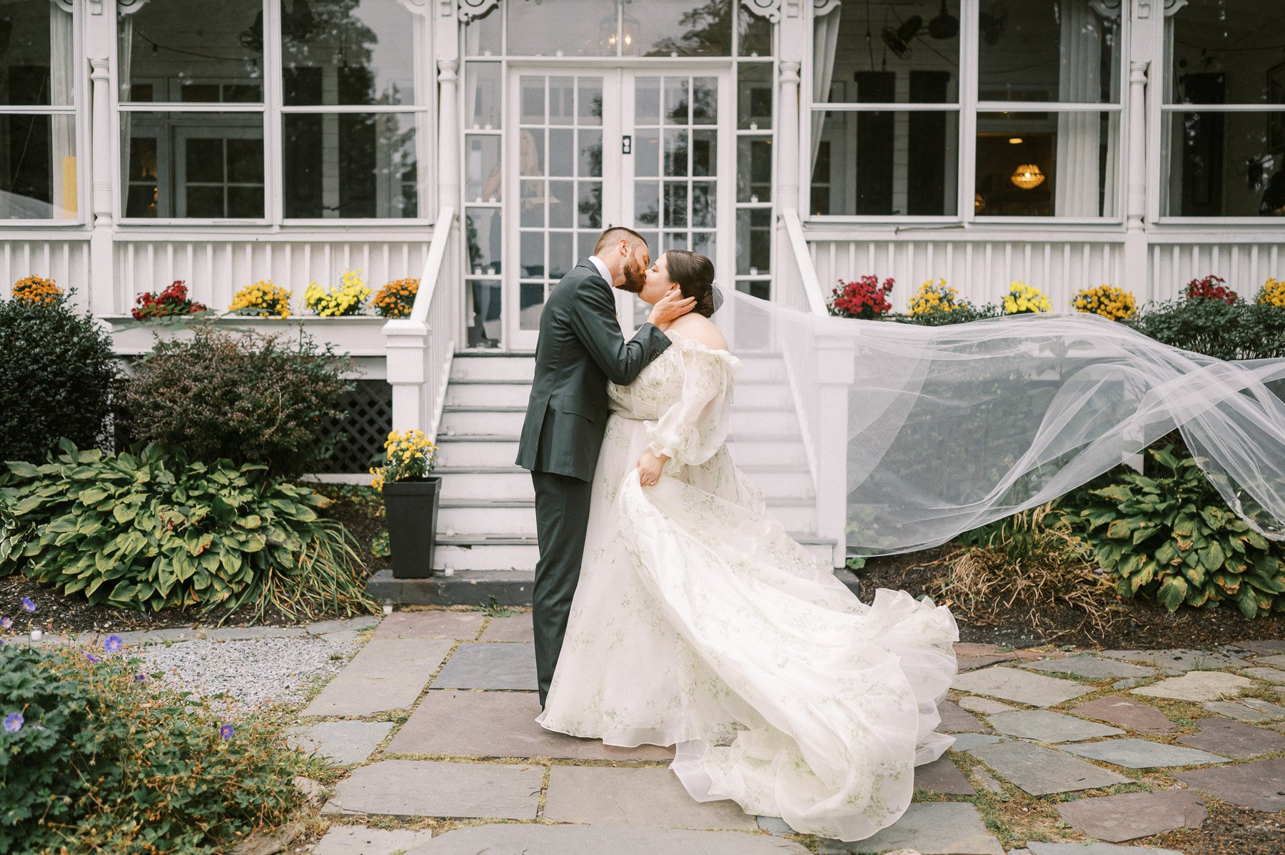 Chateau on the Lake Wedding by Michelle Lange Photography-28.jpg