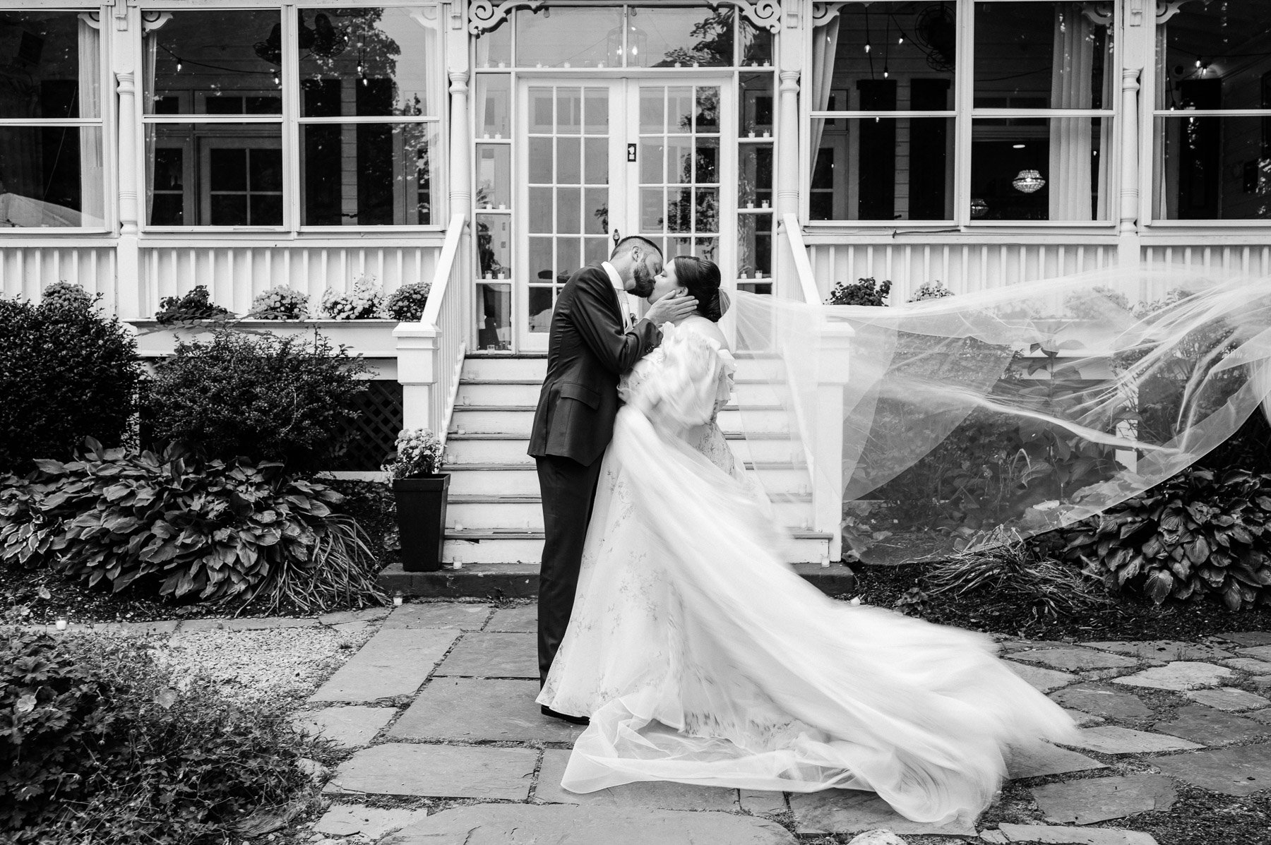 Chateau on the Lake Wedding by Michelle Lange Photography-29.jpg