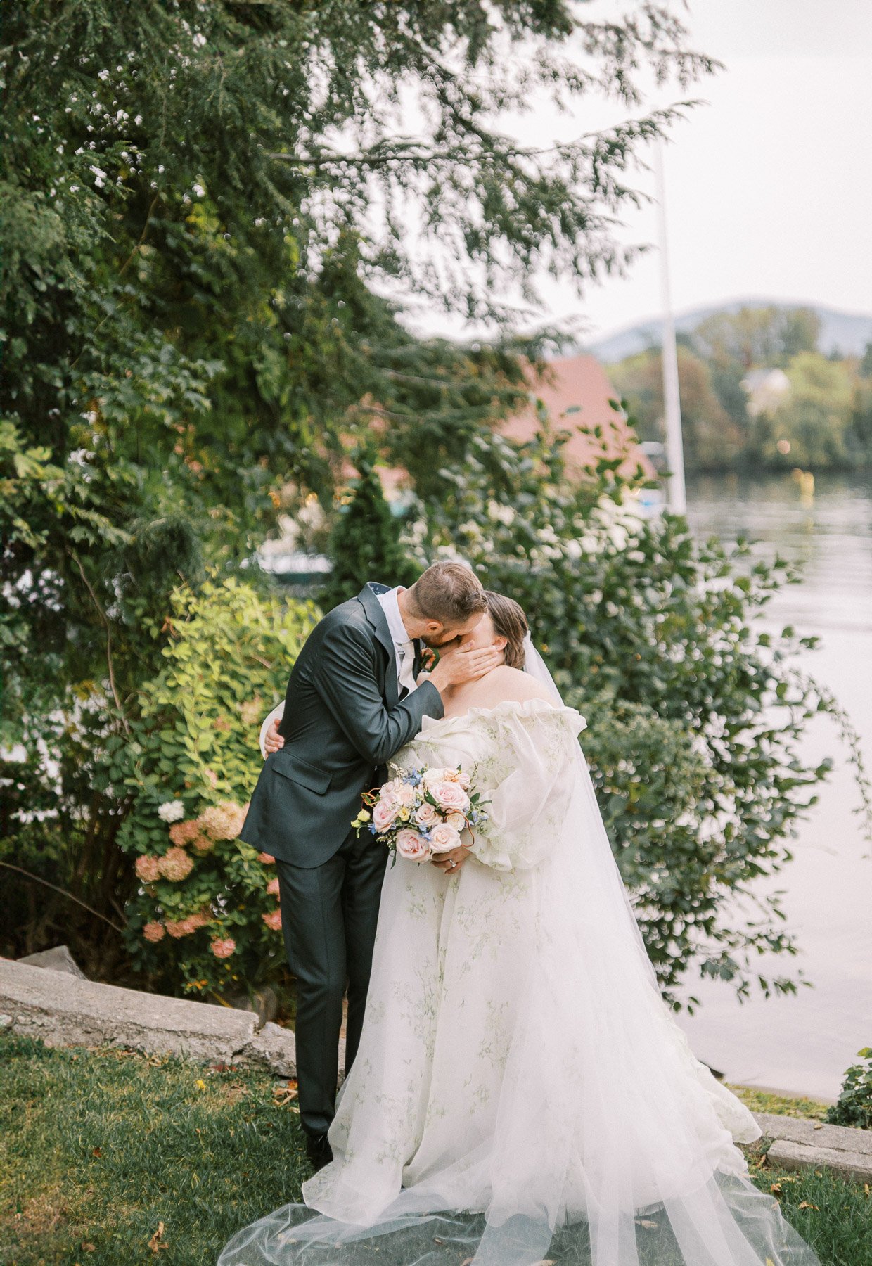 Chateau on the Lake Wedding by Michelle Lange Photography-87.jpg