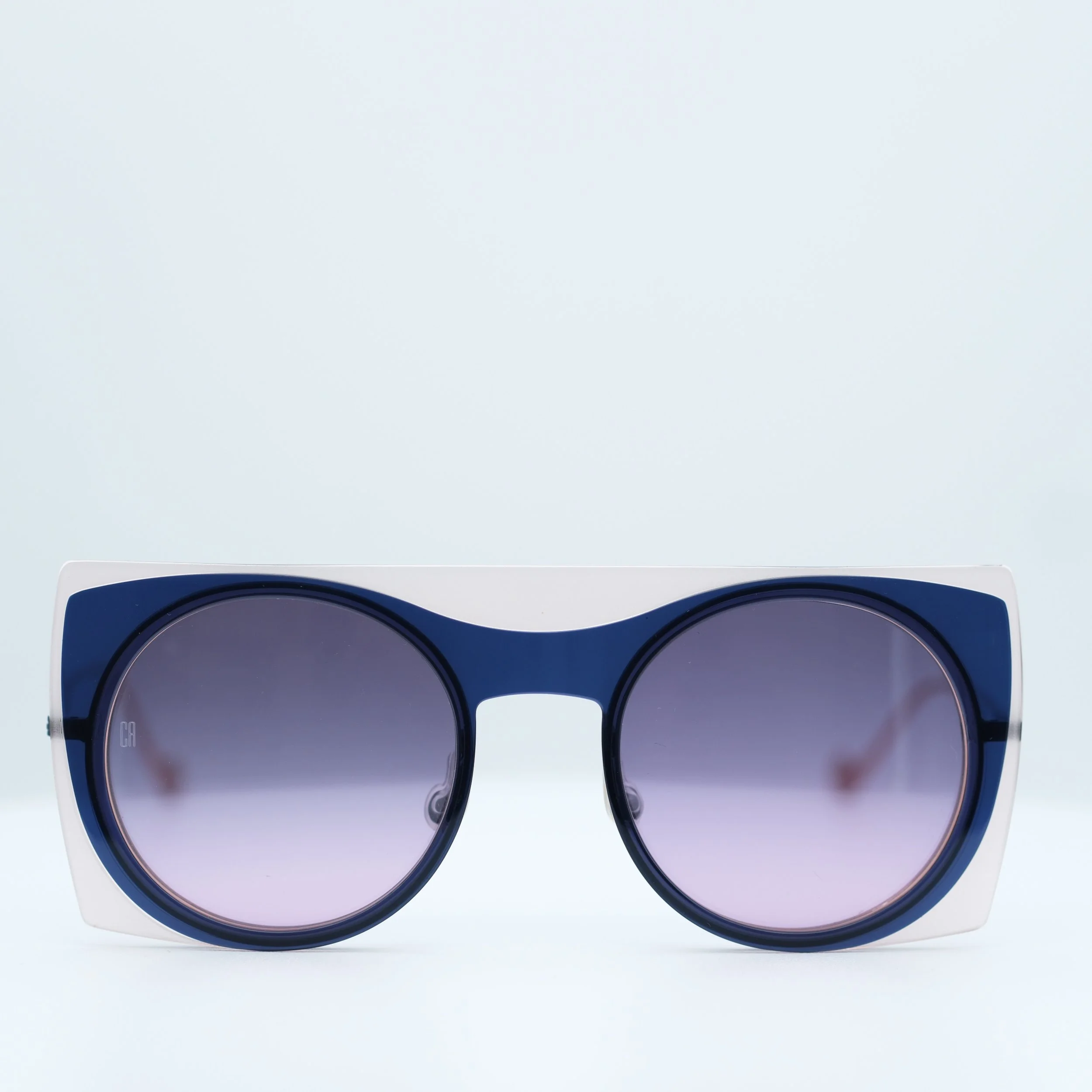 Caroline Abram - Divine