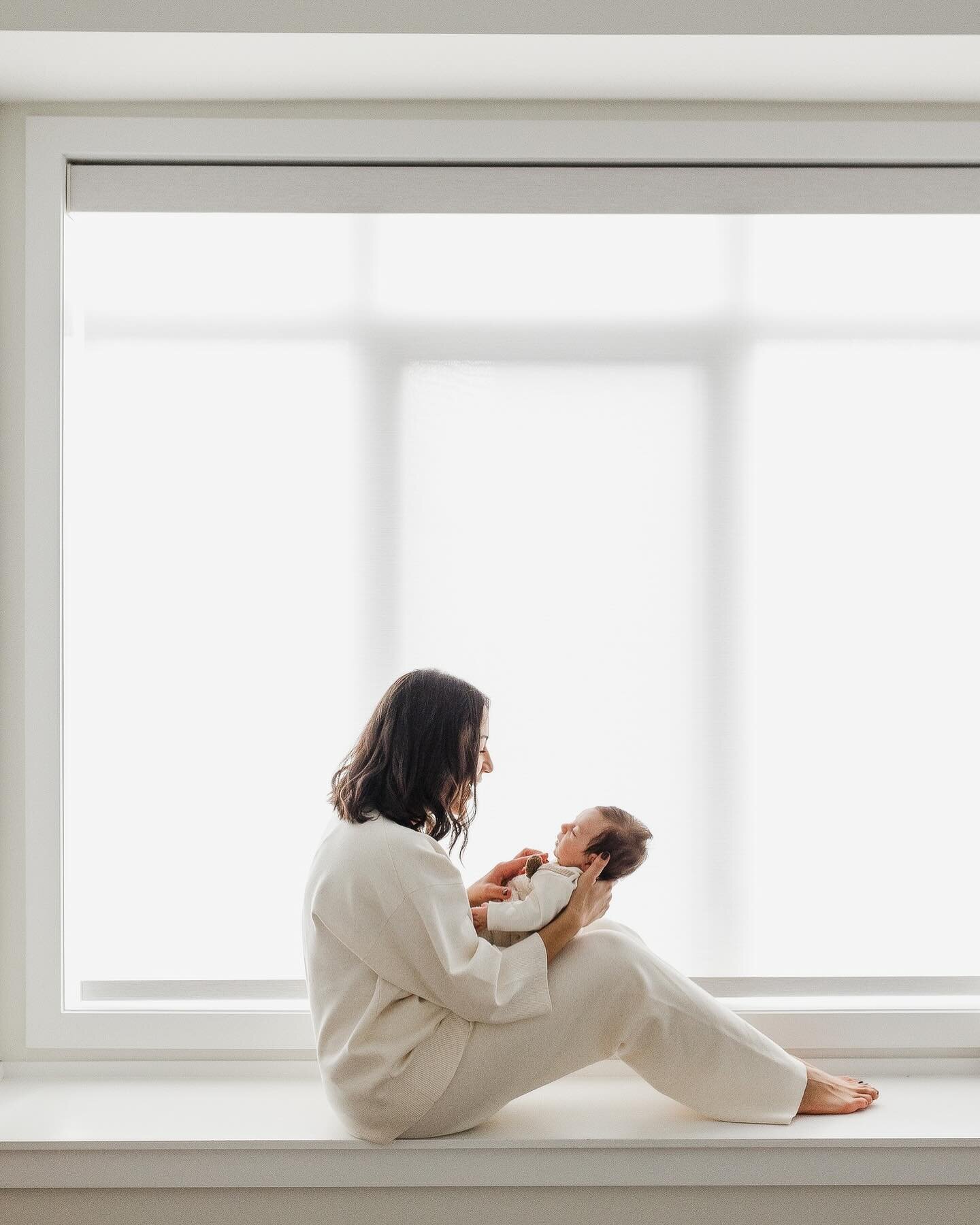 Sweet simplicity 🤍

Sometimes all you need are a few sweet moments to bring really big feelings to your milestone photo collection. These little baby hands and feet will be so much bigger in no time and you&rsquo;ll want to look back and remember th