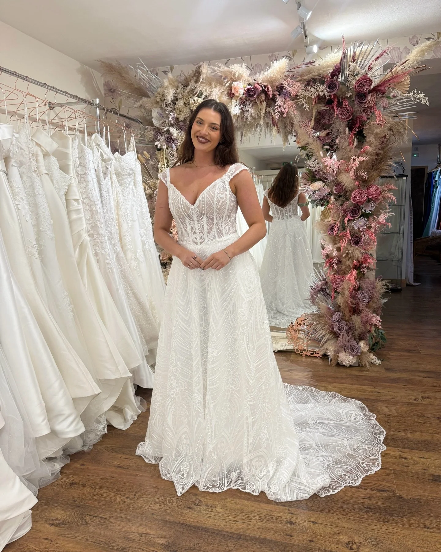 Our new arrivals are officially in&hellip; and we&rsquo;re so excited for you to see them 🤍 

Every single one of these gowns was handpicked by us, thinking about you. Your different styles, your different venues, your different visions. 

We don&rs