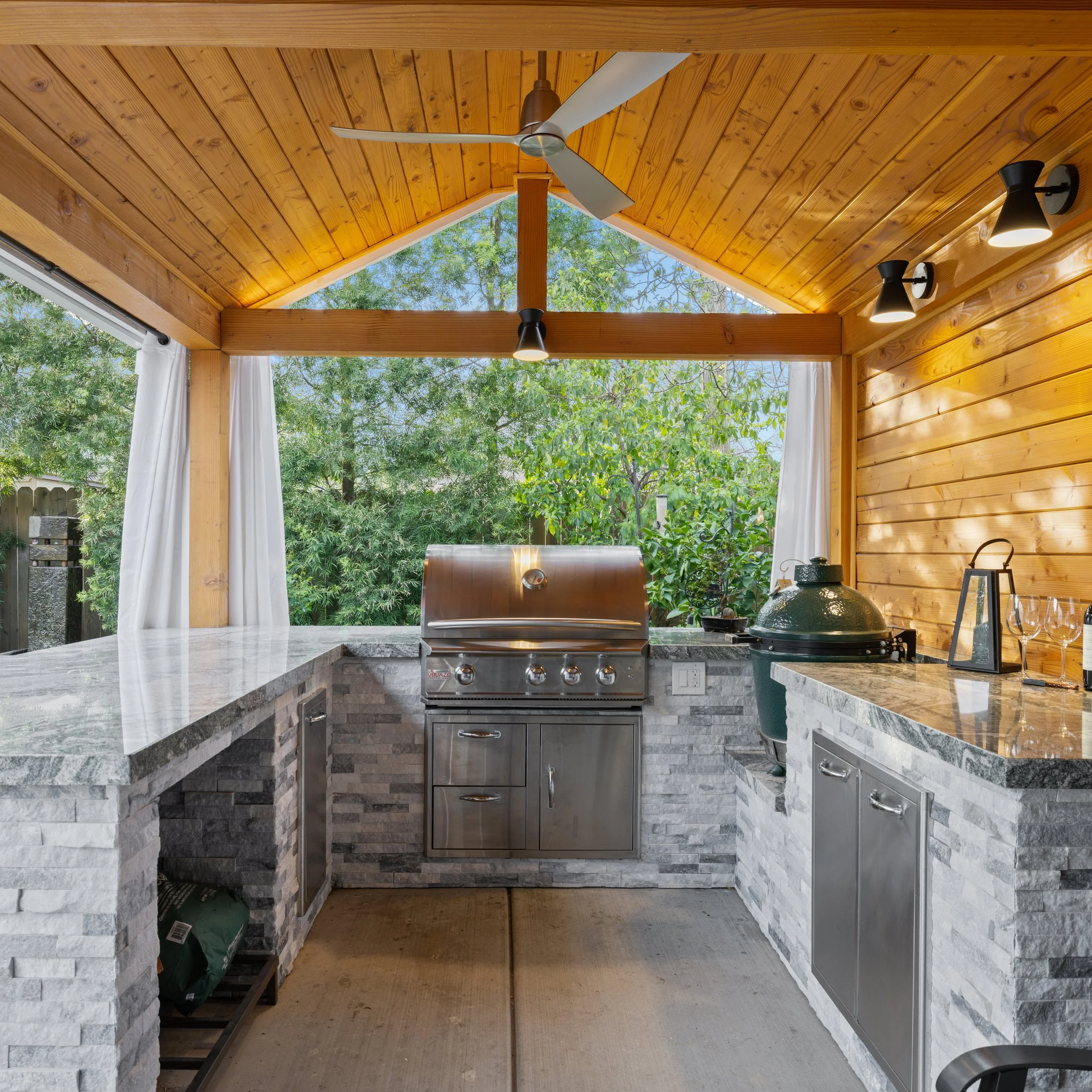 1132 58th St_Outdoor Kitchen_3.jpg