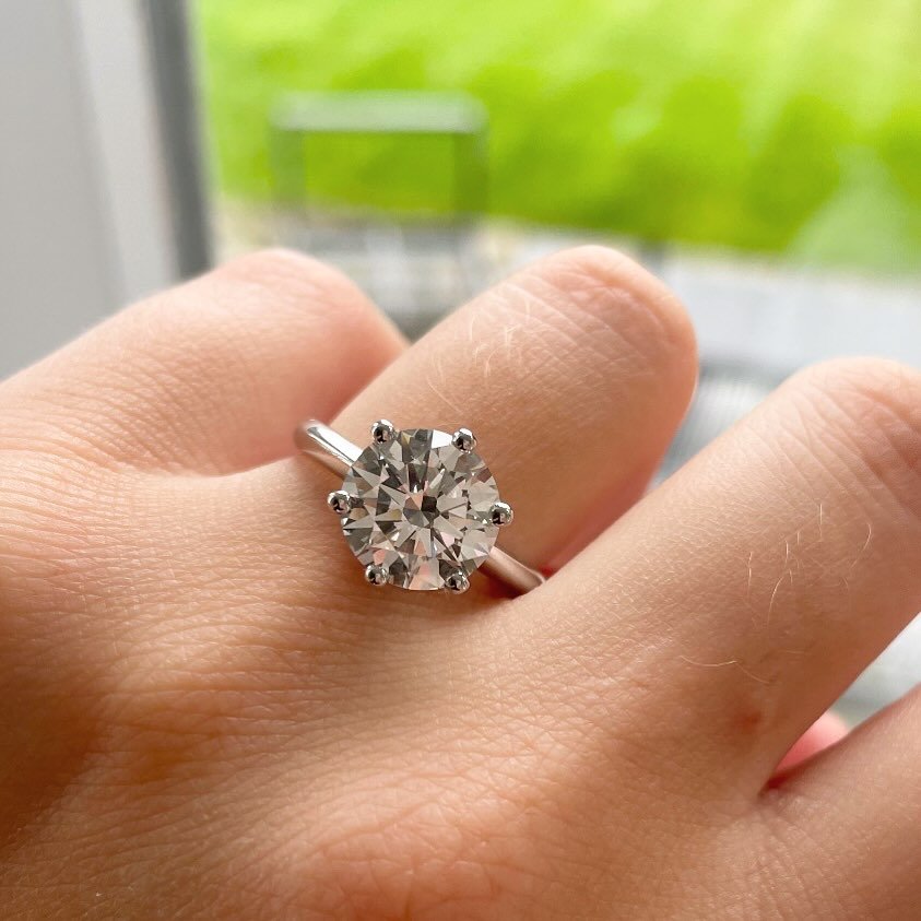There&rsquo;s something about a six-claw setting I keep coming back to - sculptural yet quietly classic. I&rsquo;ve used it on a few engagement rings now (including my own), and I like to think of it as a bit of a signature. The claws not only hold t