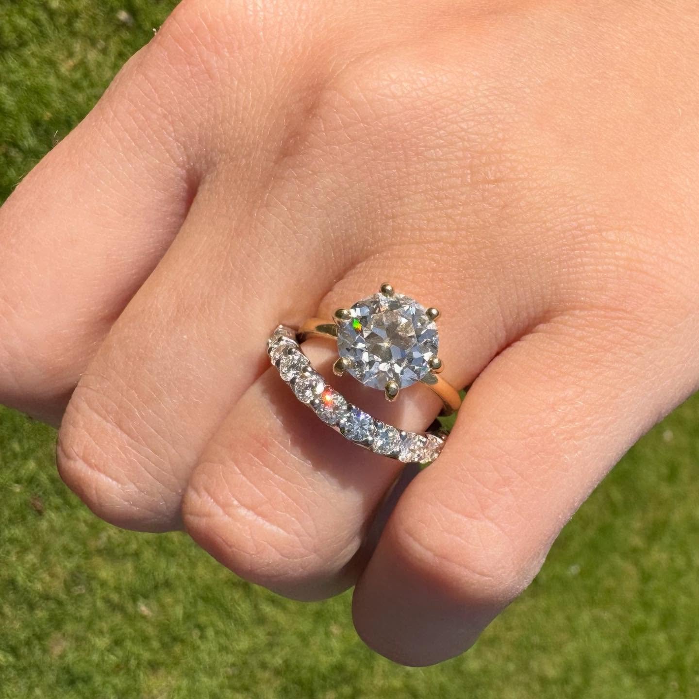 I designed this curved diamond eternity band to sit alongside my client&rsquo;s engagement ring, using diamonds from another of her rings to make something special and new.

Drop me a message if you&rsquo;re interesting in creating a bespoke wedding 