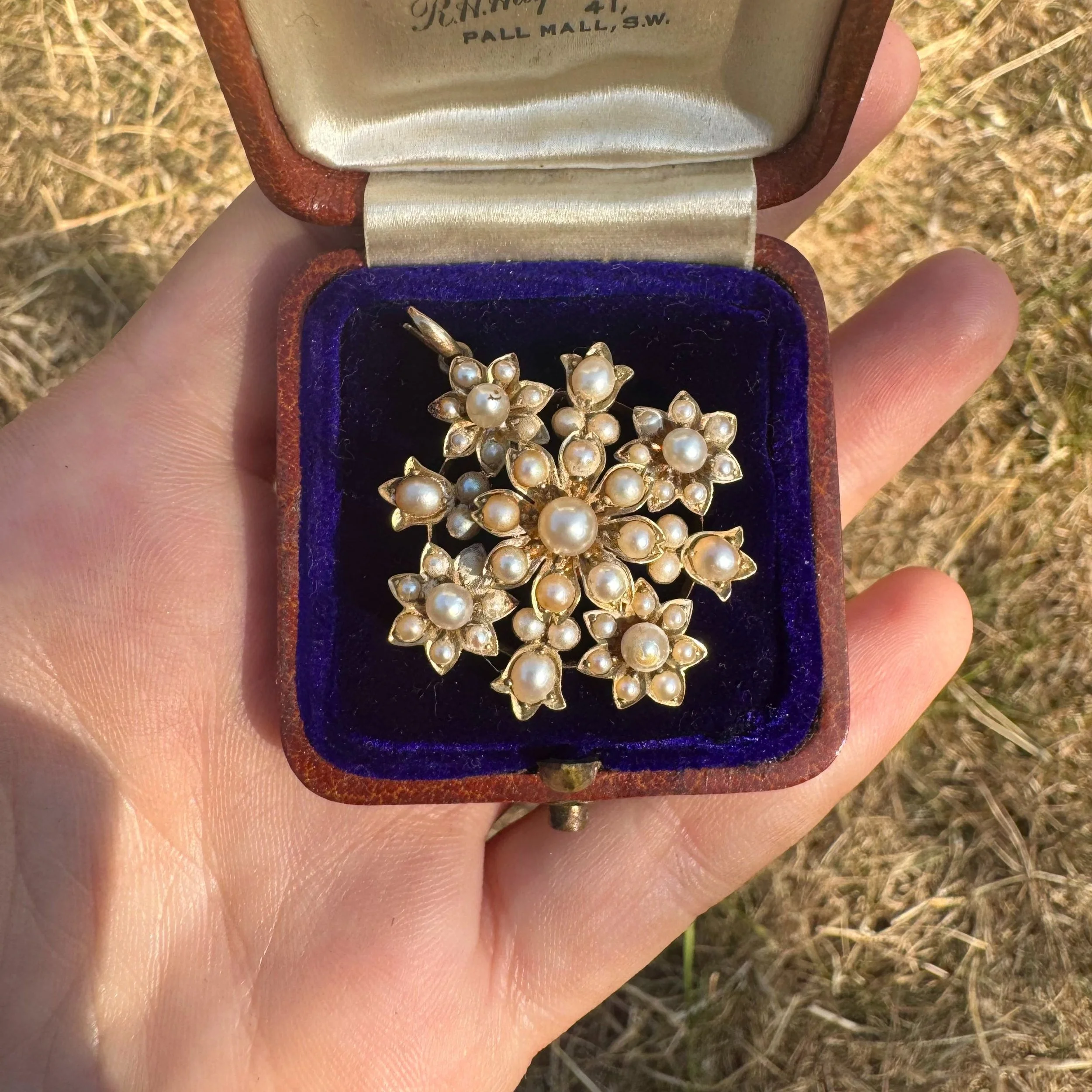 Inherited jewellery can be difficult to know what to do with.

I work with individuals and families to help them understand their inherited jewellery collections, from researching to advising on restoration.

The aim is to preserve not only the jewel