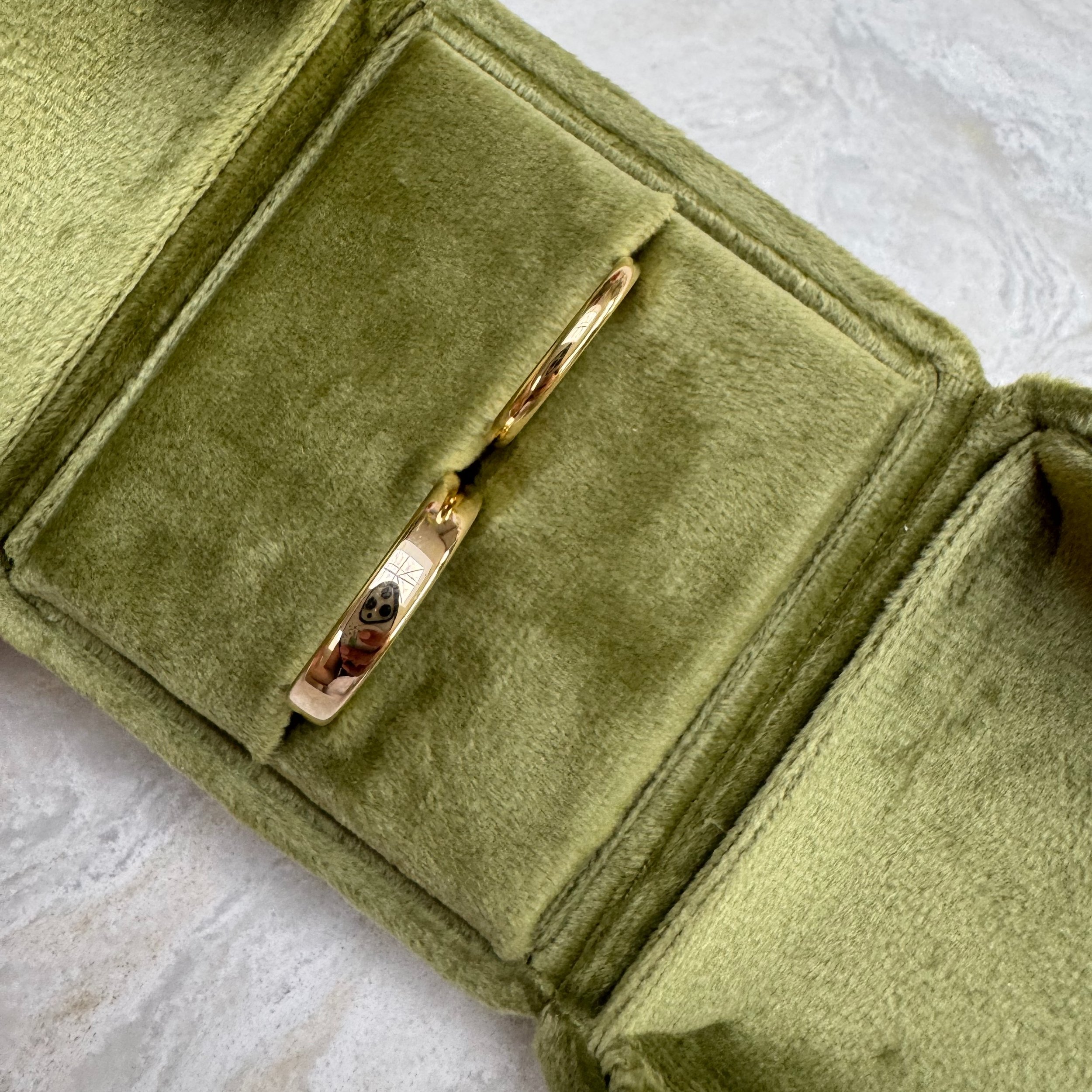 I also make wedding rings!

Whether you&rsquo;re after a simple gold band or something a little more individual, I can create a wedding ring just for you, with options for different widths, profiles and finishes, as well as diamonds, gemstones and pe
