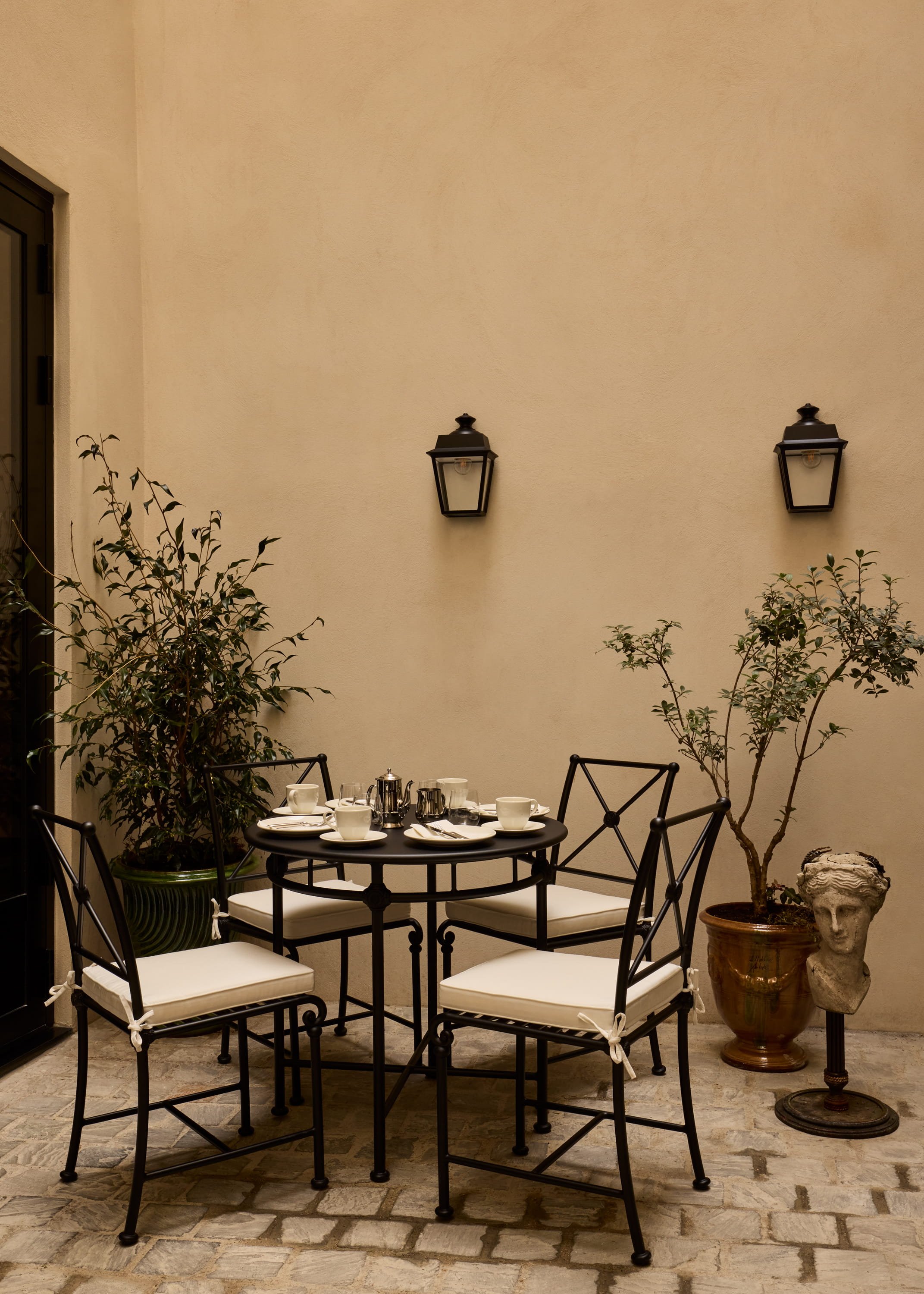 Hotel-L'Opale-Noir_Restaurant_Garden_002.jpg