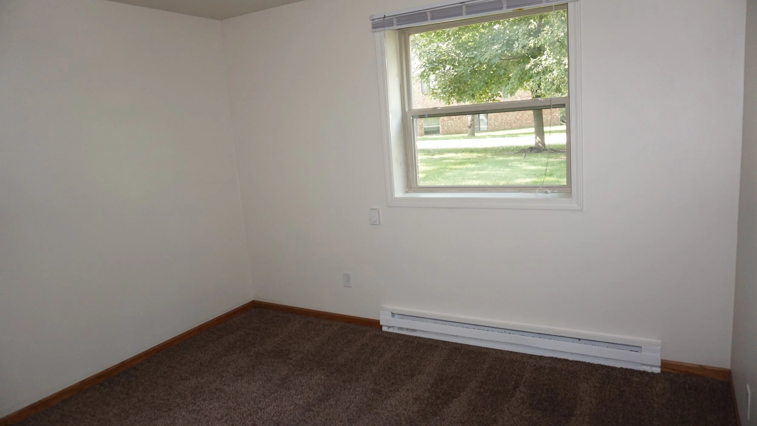 851-12 Bedroom.JPG