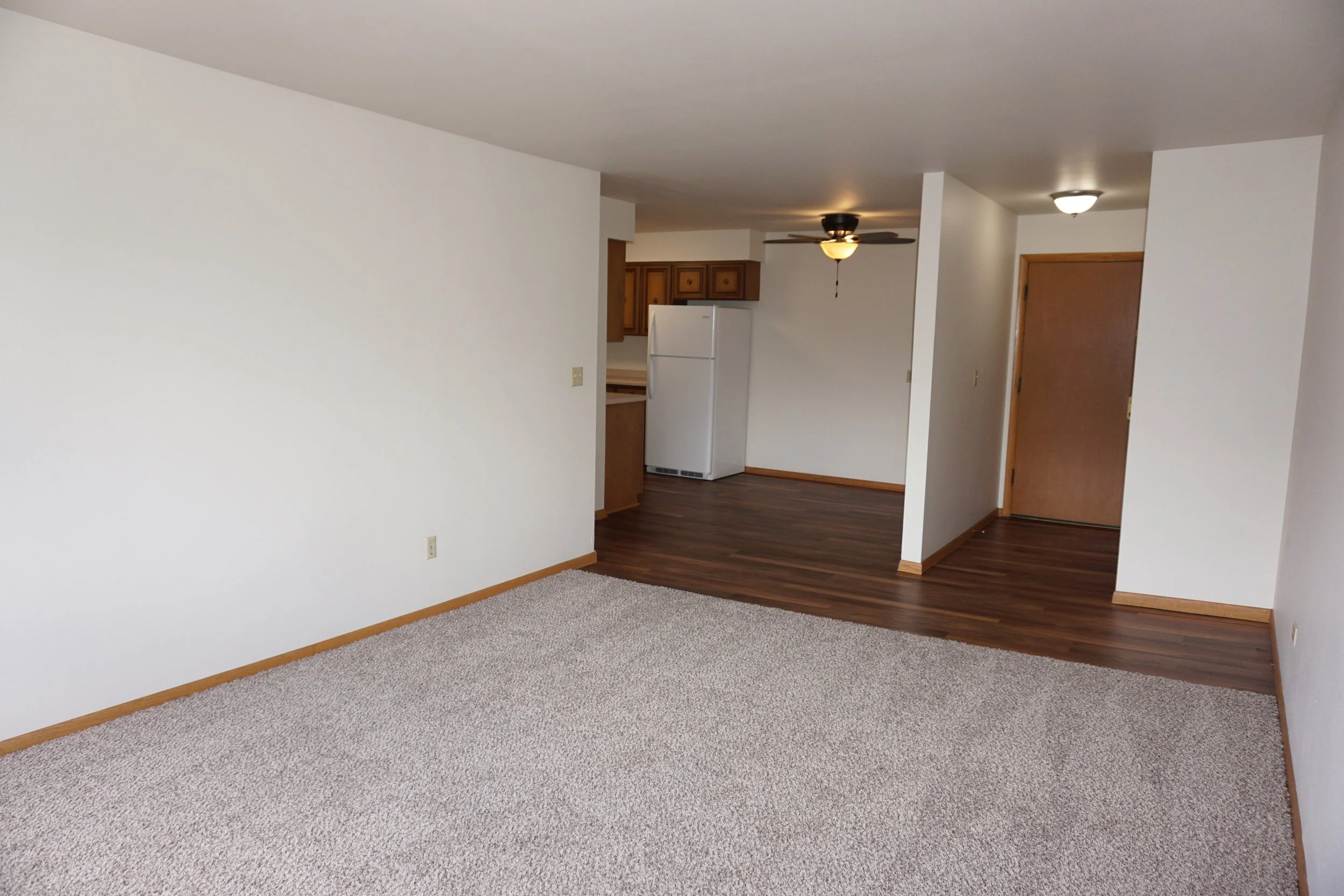 309 Family room.JPG