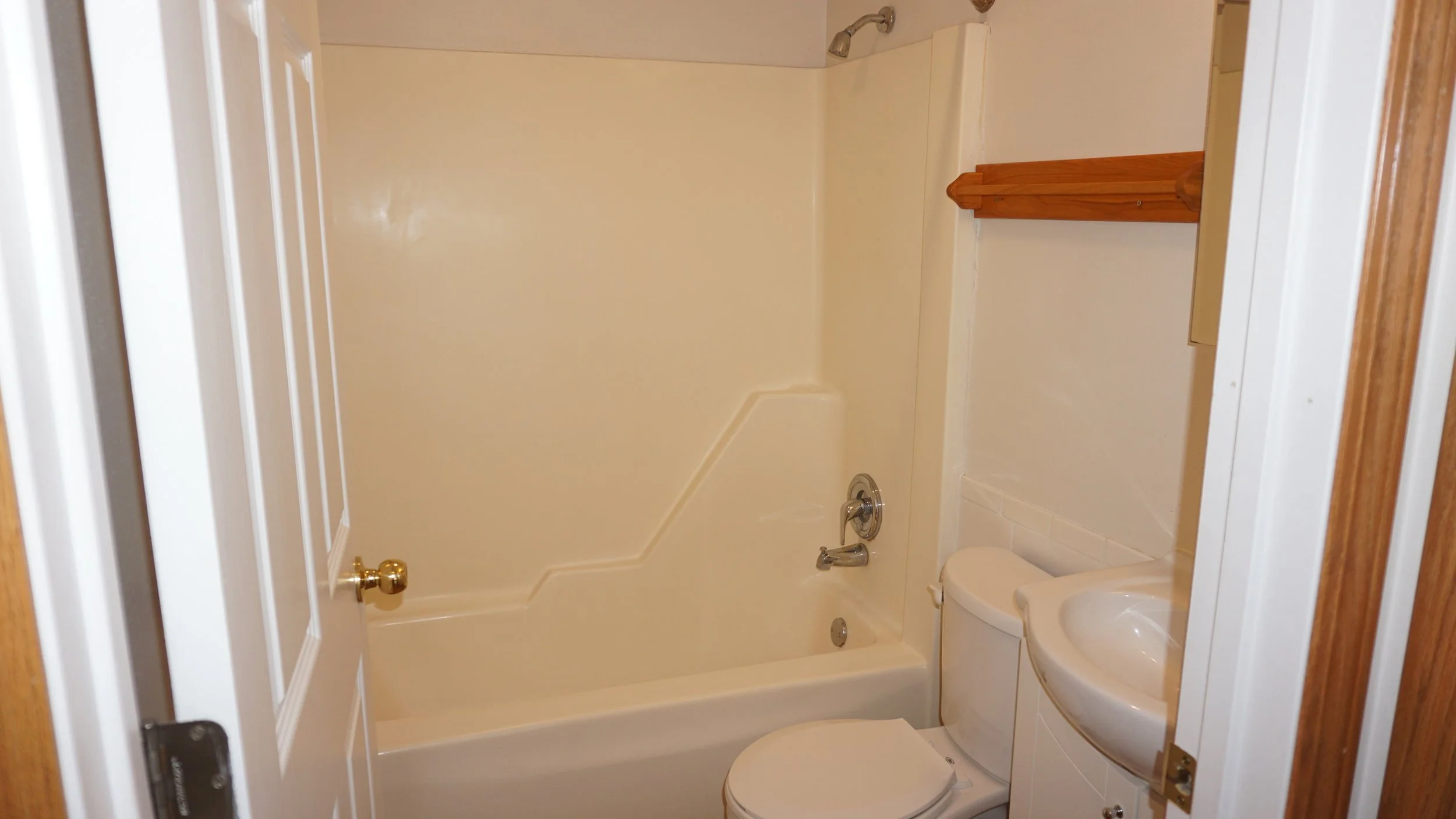 851-12 Bathroom1.JPG