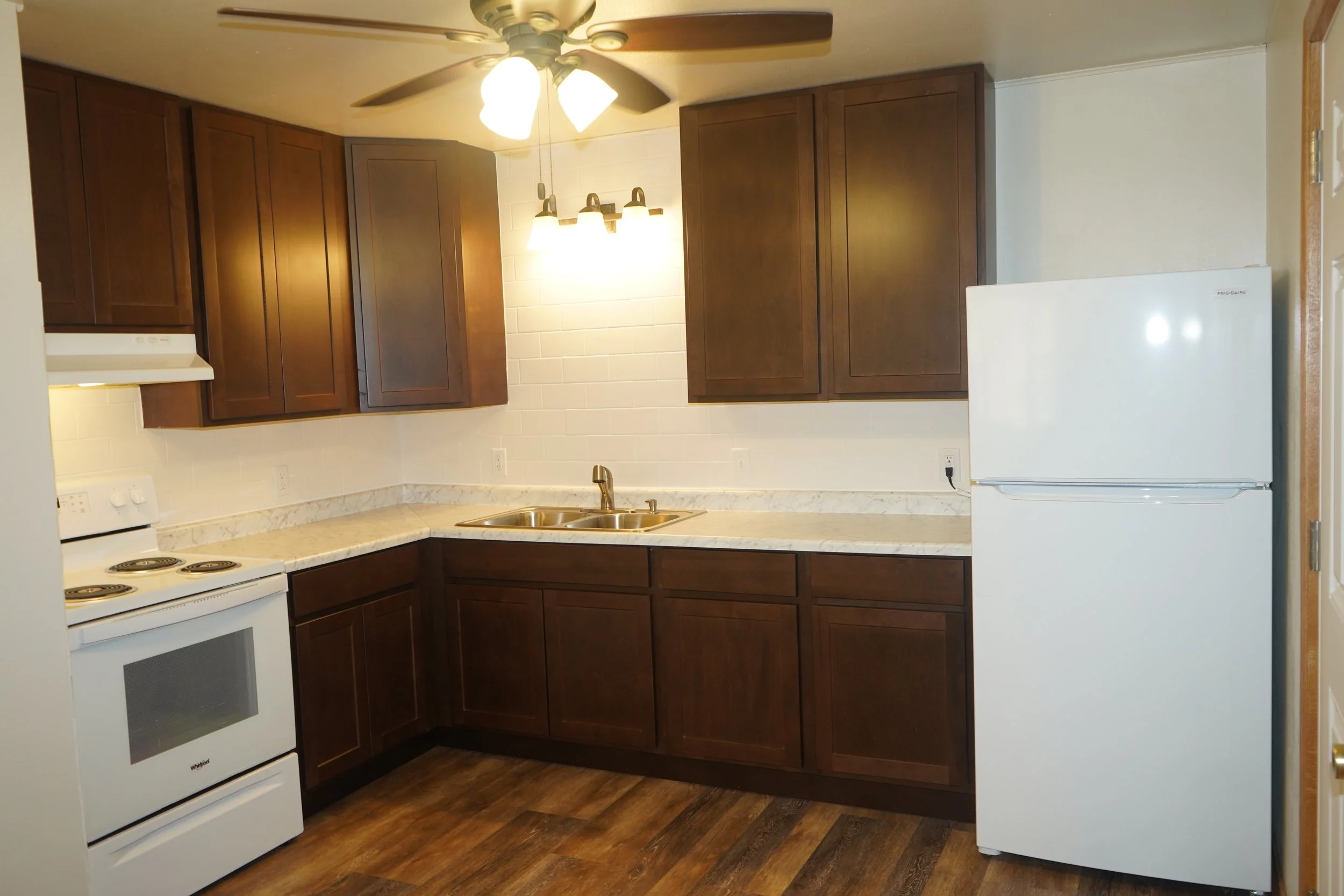 Updated kitchen in beautiful 2 bedroom apartment 851-6