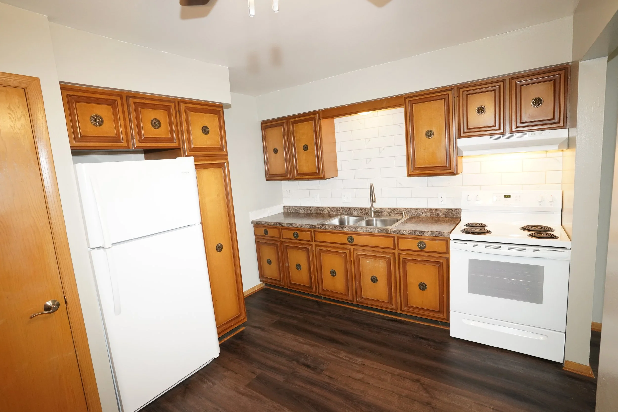 Kitchen inside a 1-bedroom apartment at Hartwell Place Apartments