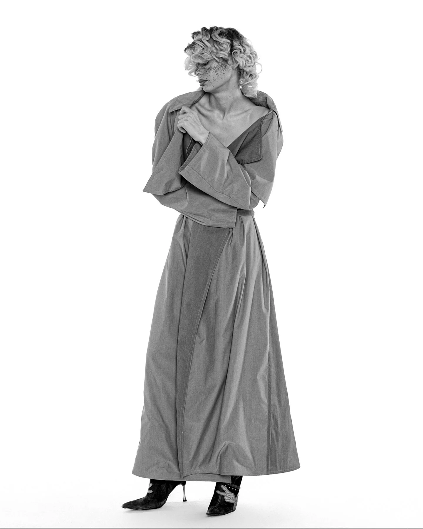 Phoebe and Gweni wear the @TULASIofficial Pre-Collection Oversized Trench and the AW25 Mirror Dress

Styled by @bystarluna @rubyy.diamond 
Modelled by @phoebeewilliams_ @gwenibeeke