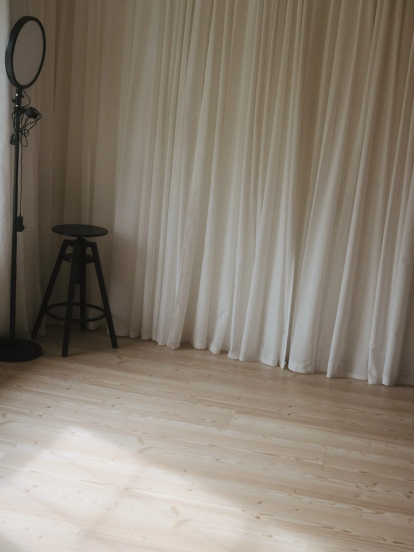 Studio corners 🤍

📍The Blank Space at Makai Creative Studios 
 The Woodlands, TX 

#thewoodlandstexas #thewoodlandsphotographer #thewoodlandsphotography