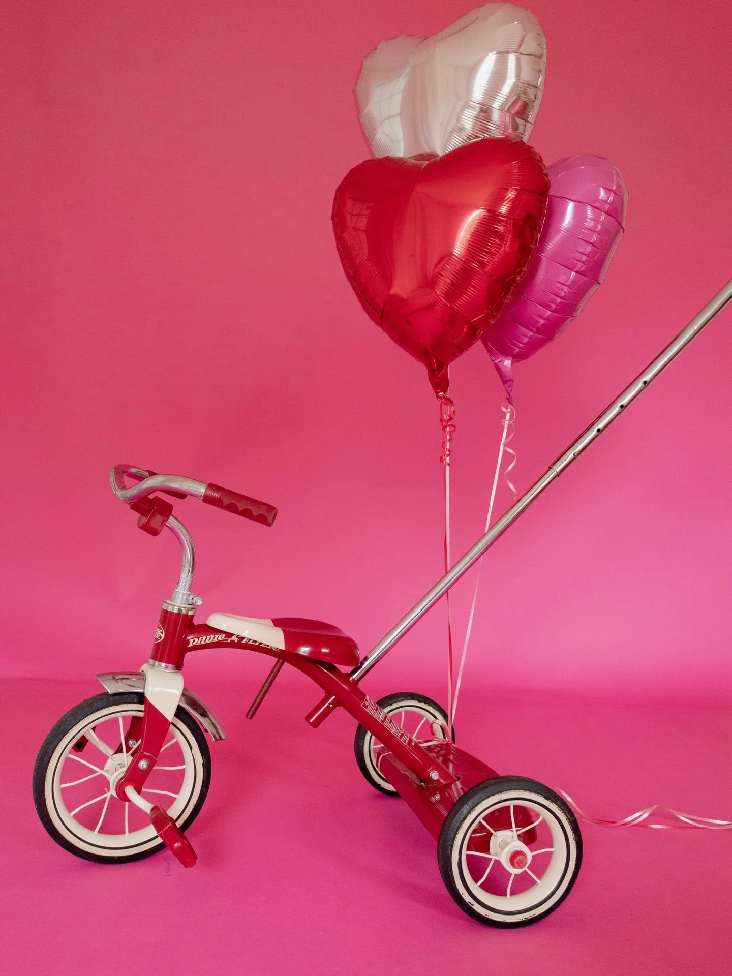 CANDY CRUSH 🍭🍬

Candy Crush was thoughtfully designed with young kids and toddlers in mind 💕 Featuring a bright pink backdrop, playful heart balloons, and a heart-shaped balloon pit filled with soft pink, red, and white balloons, this set is fun, 