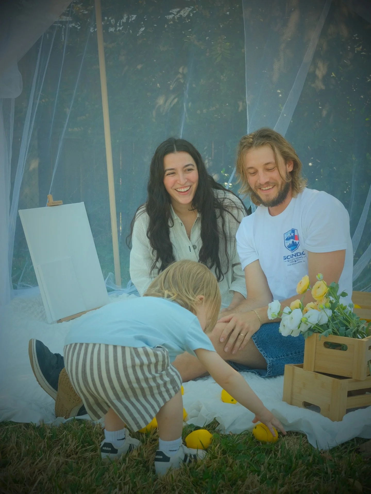 There&rsquo;s just something extra sweet about family sessions when your toddler is actually having fun 🥹✨

Our Under the Canopy spring set was designed with little ones in mind &mdash; from the playful, touchable props to the cozy, interactive deta