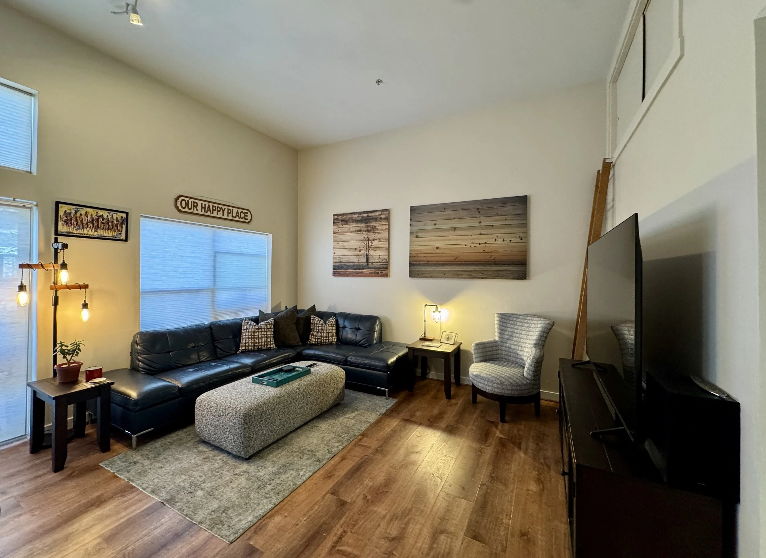 03 Living Room 01.jpg