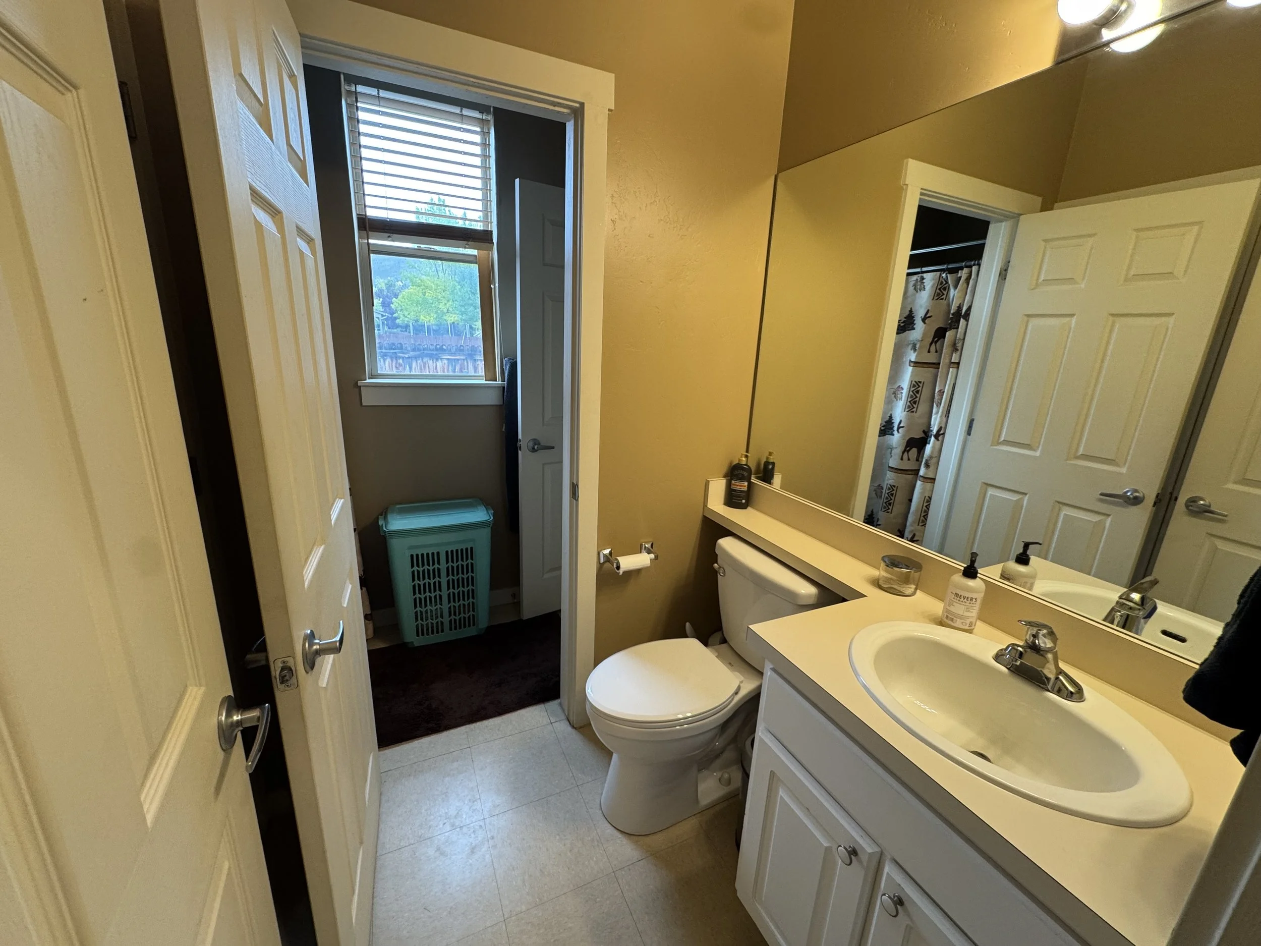 07 Bathroom 01.jpg