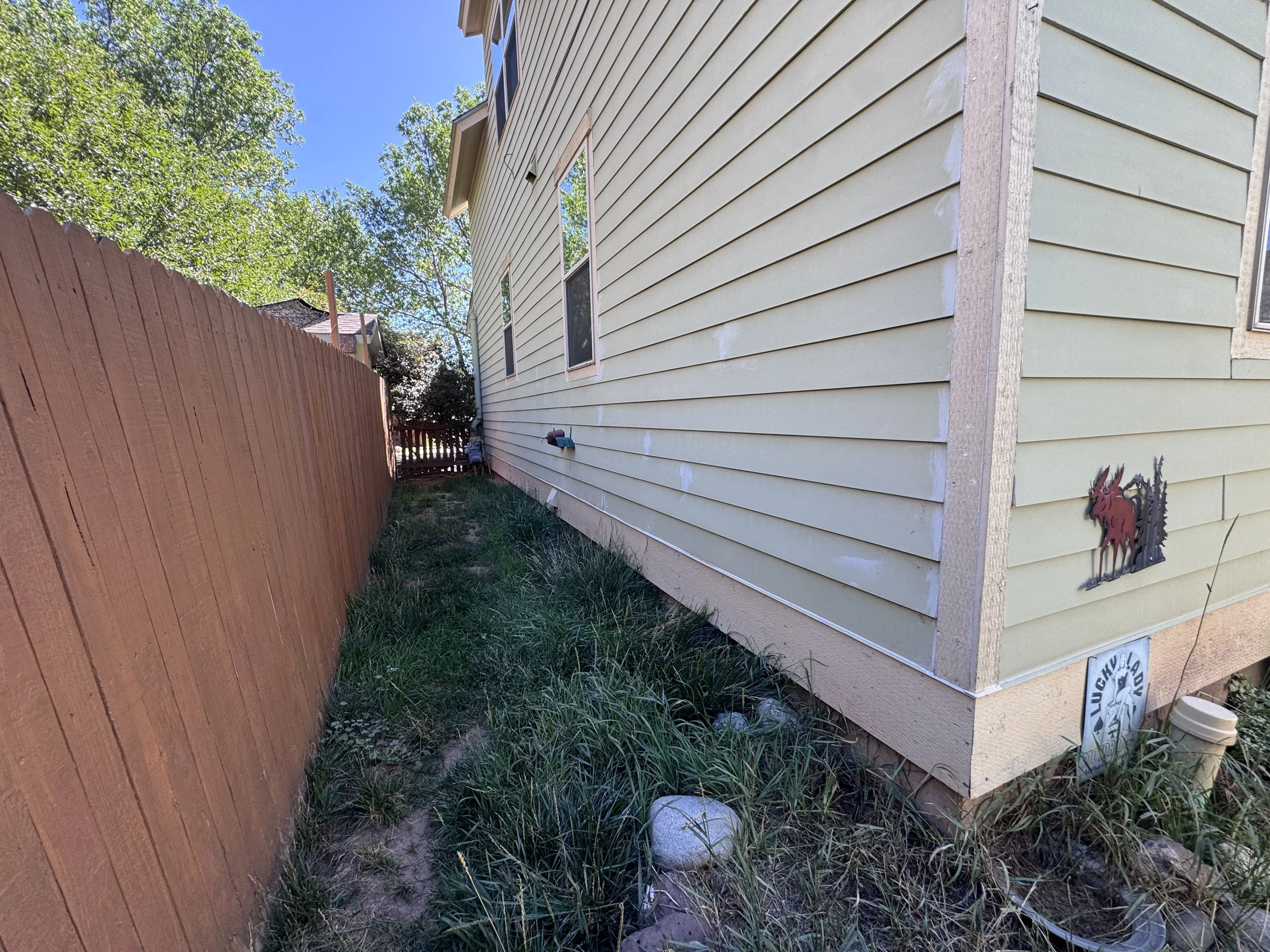 14 Exterior Back 03.jpg
