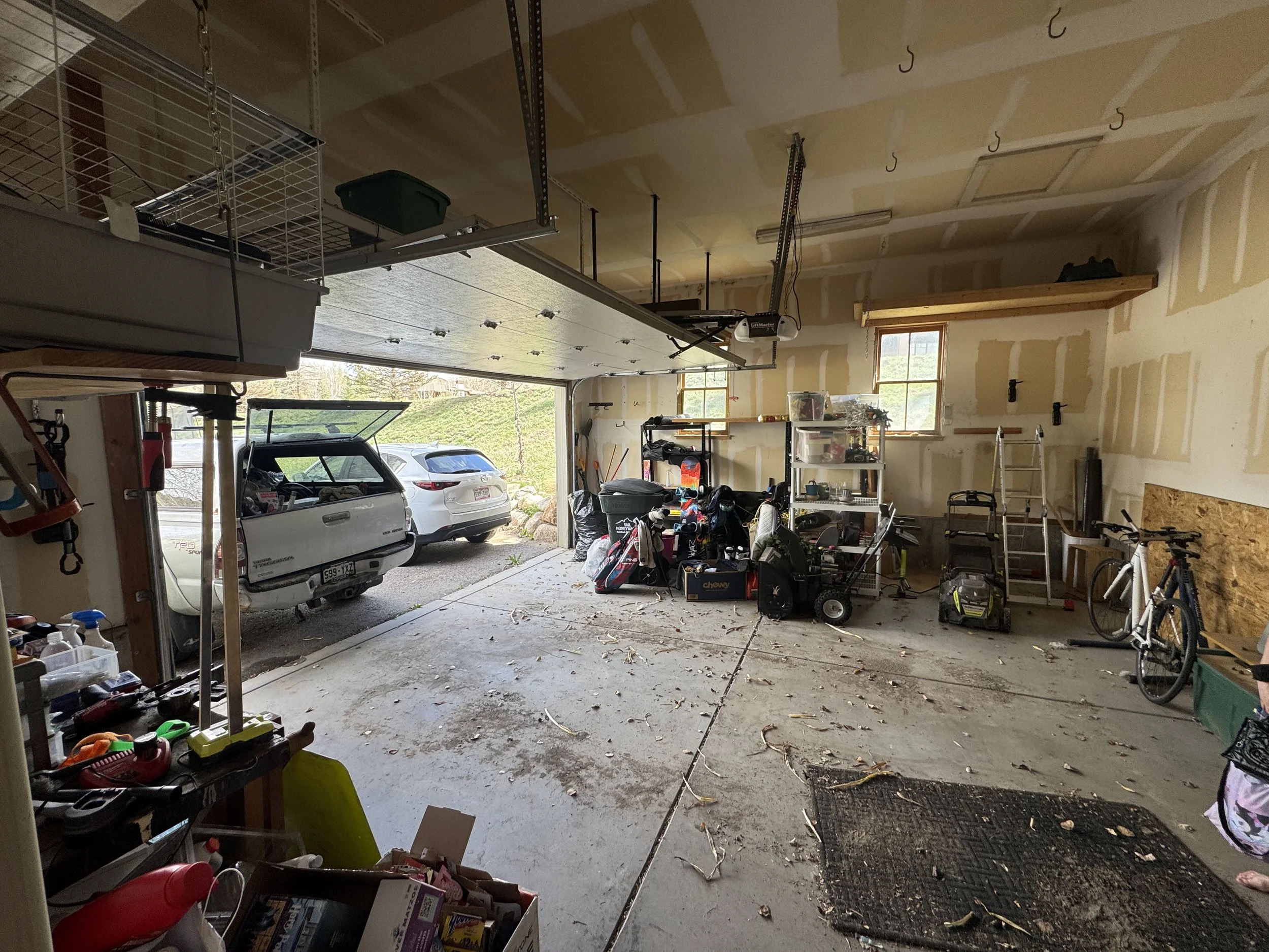 18 Garage 01.JPG