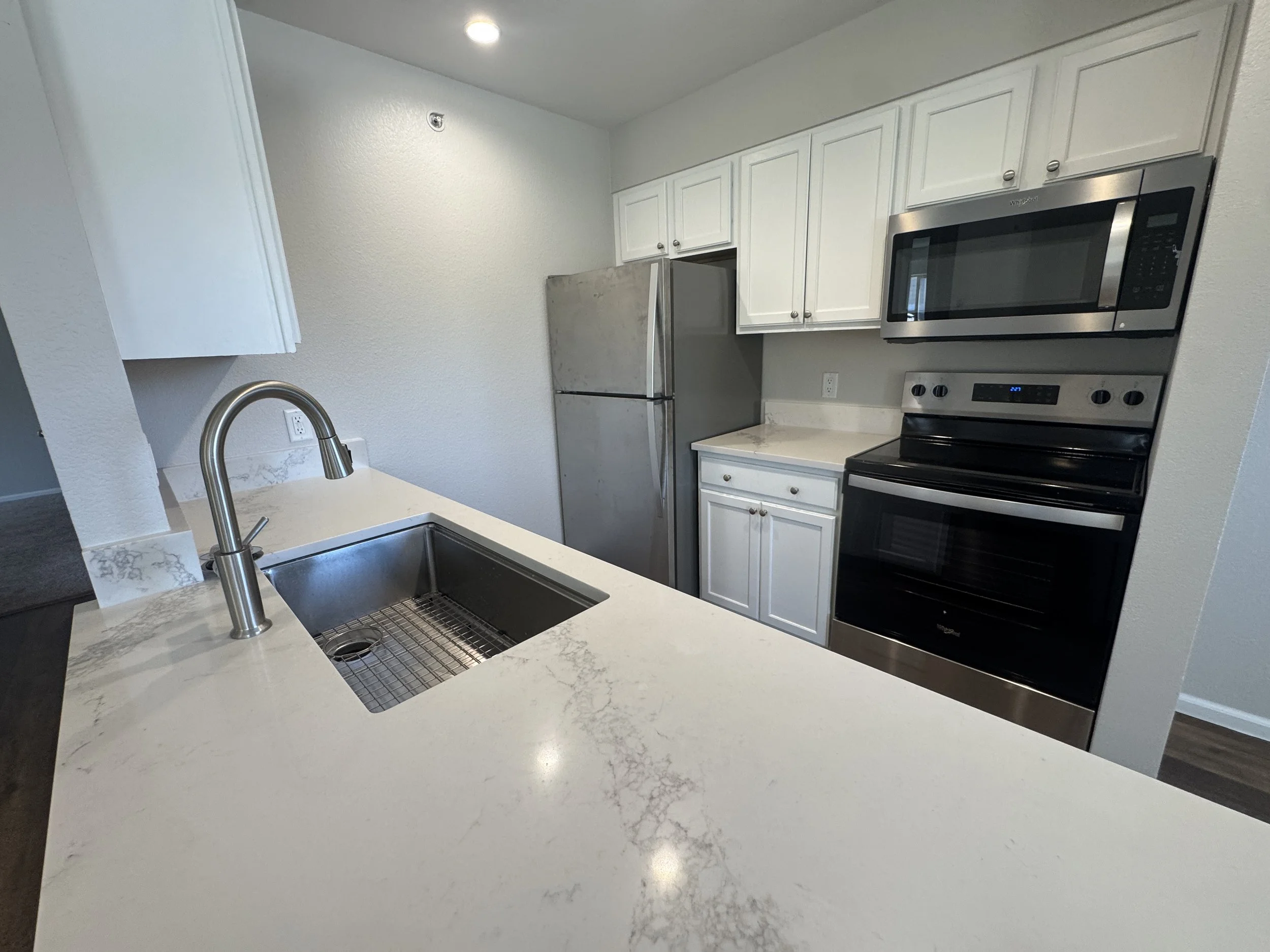 03 Kitchen 02.JPG