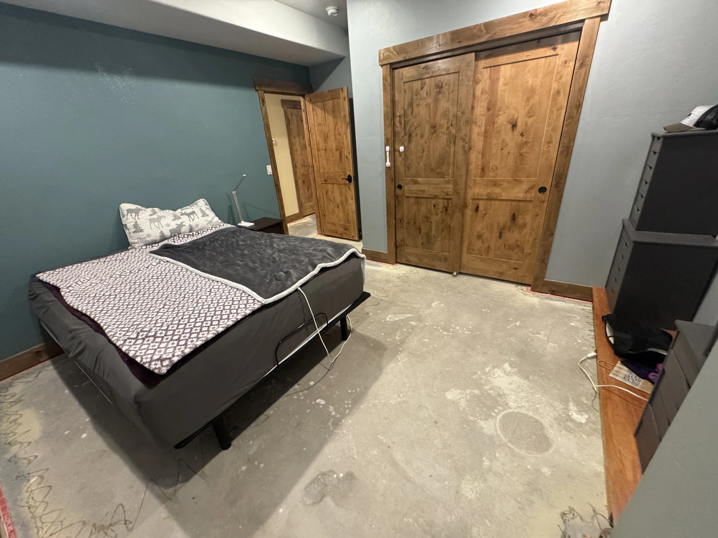 16 Basement Bed 01.JPG