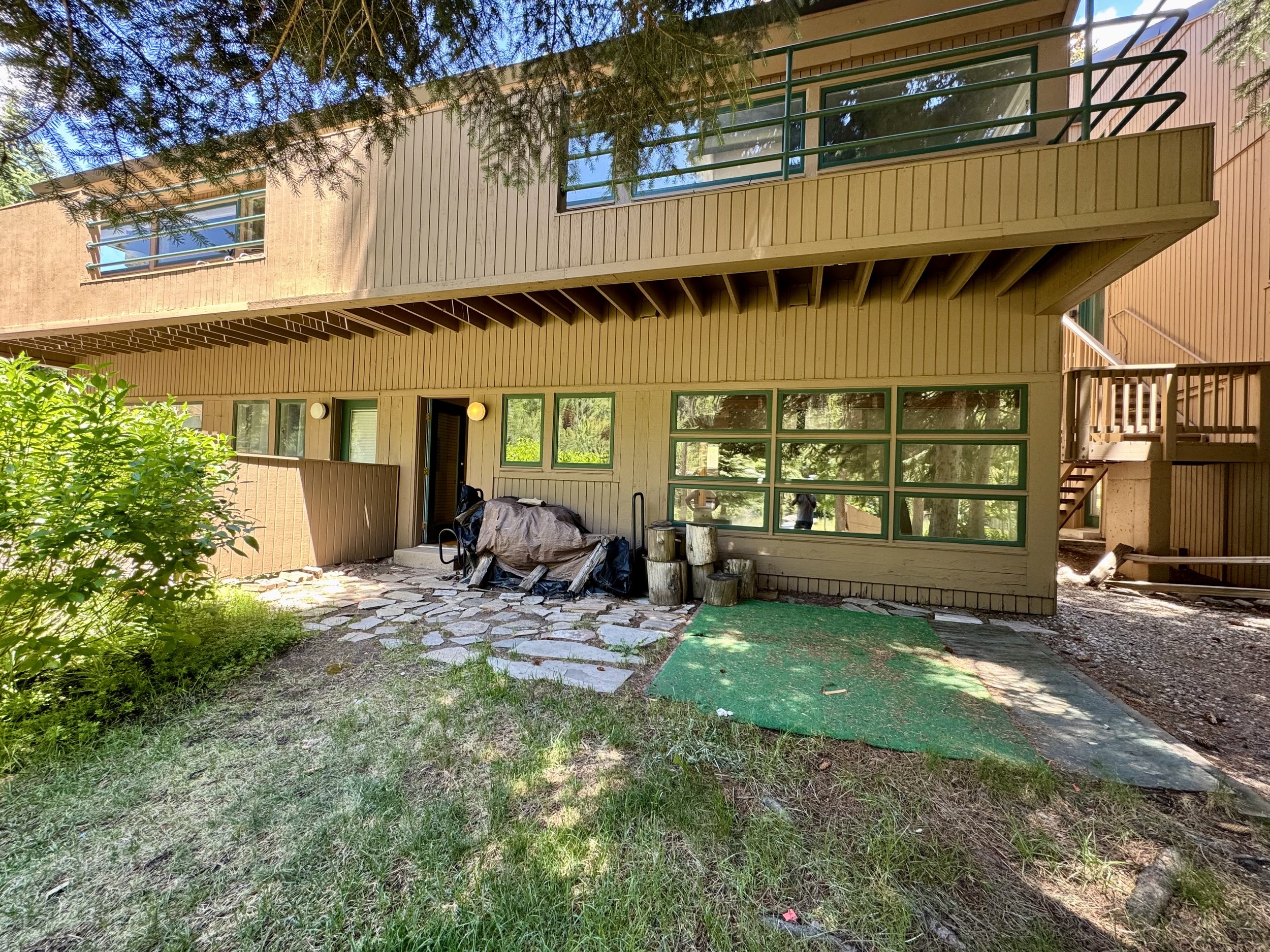 01 Exterior Entrance 01.jpg