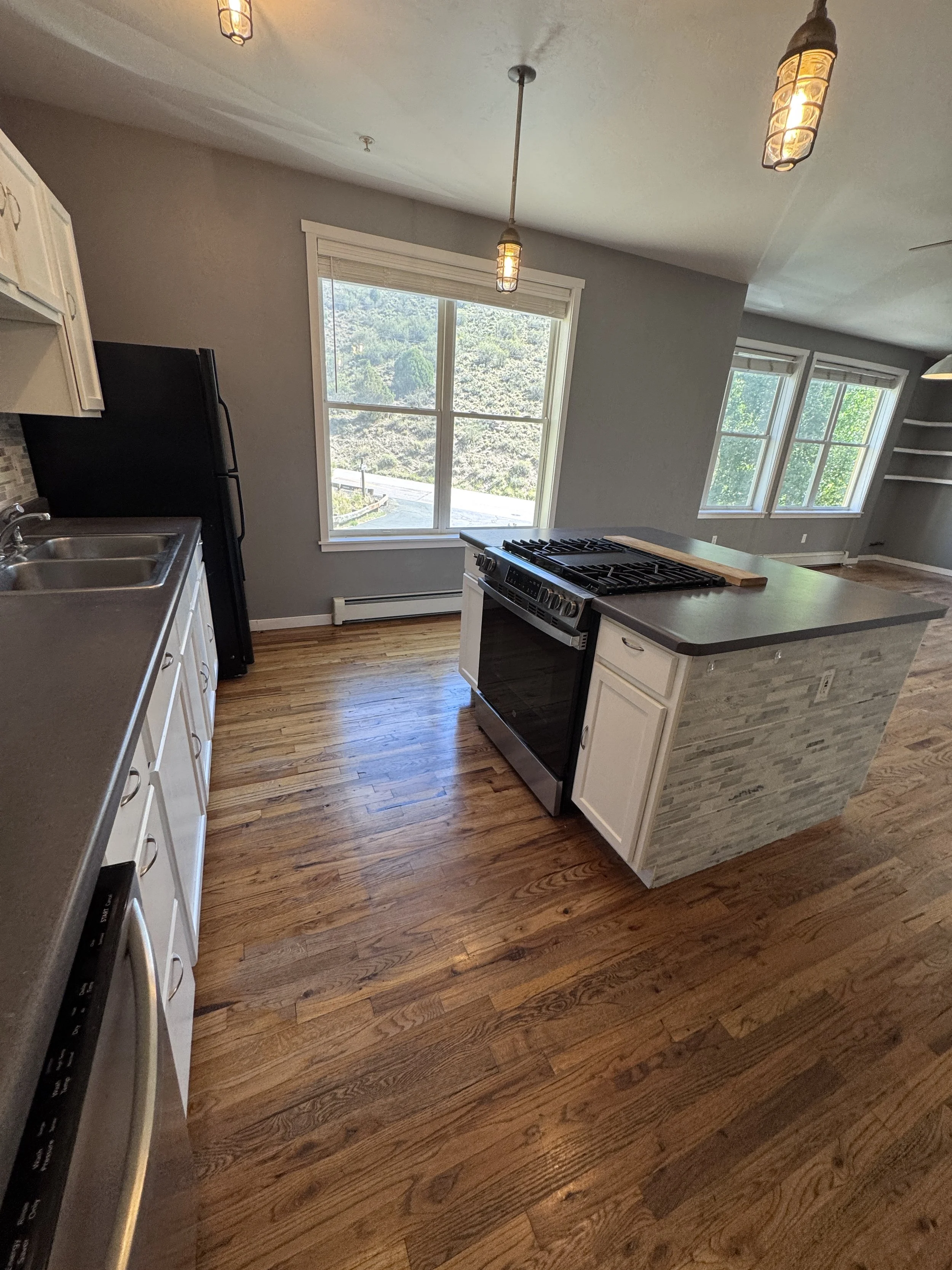 03 Kitchen 02.jpg